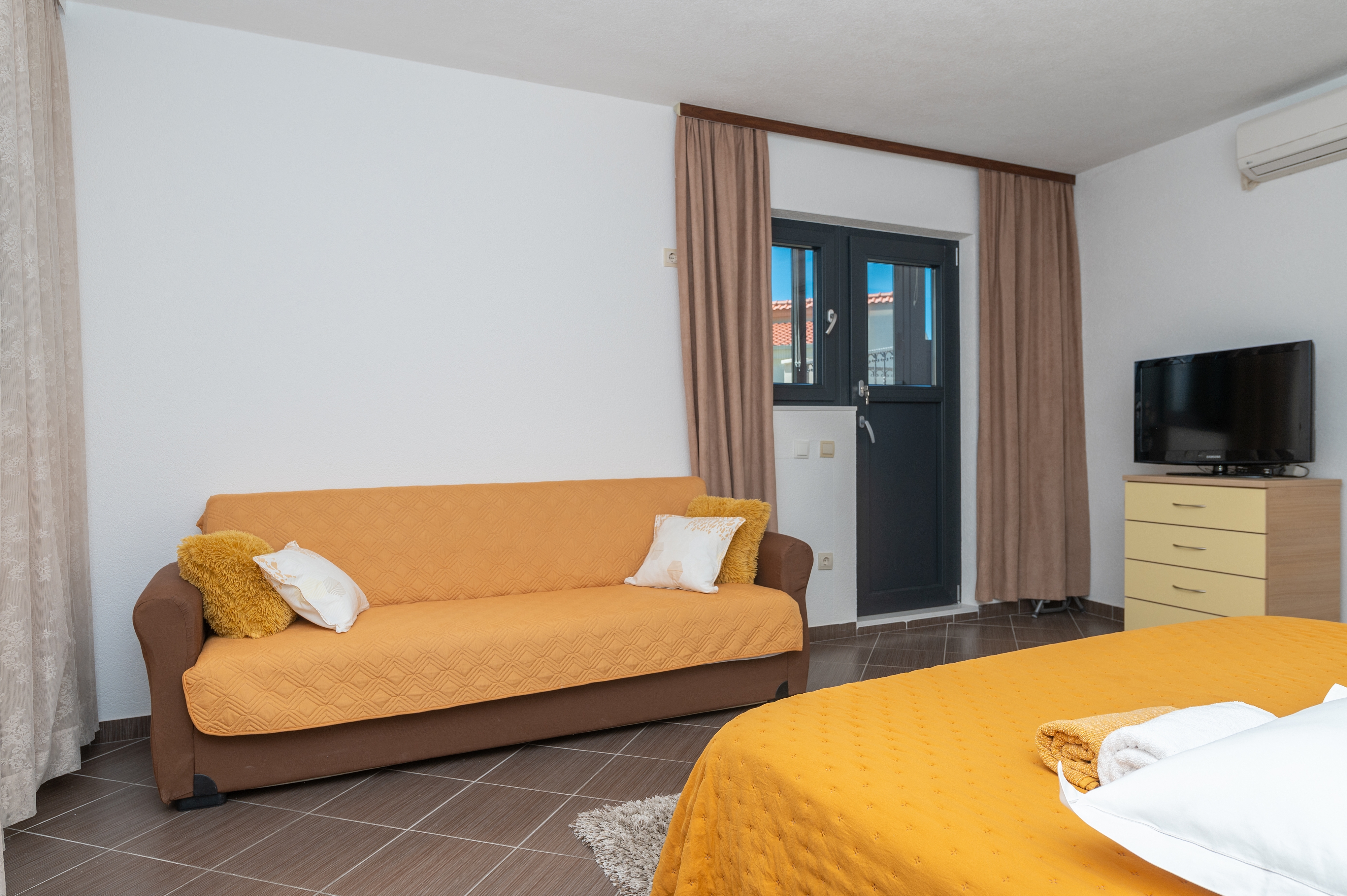 One bedroom apartment with terrace and sea view Makarska  A-b