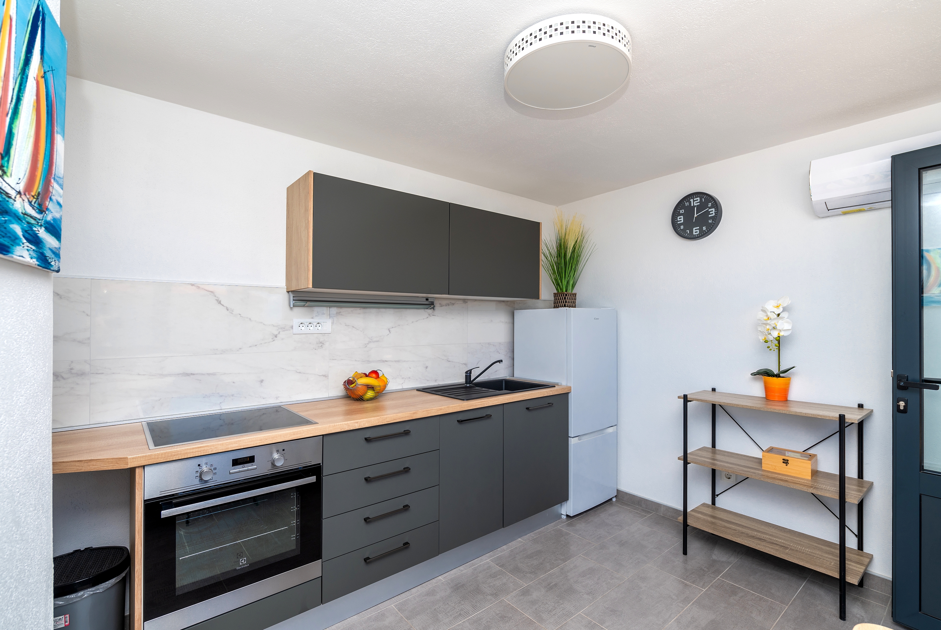 One bedroom apartment with terrace and sea view Makarska  A-b