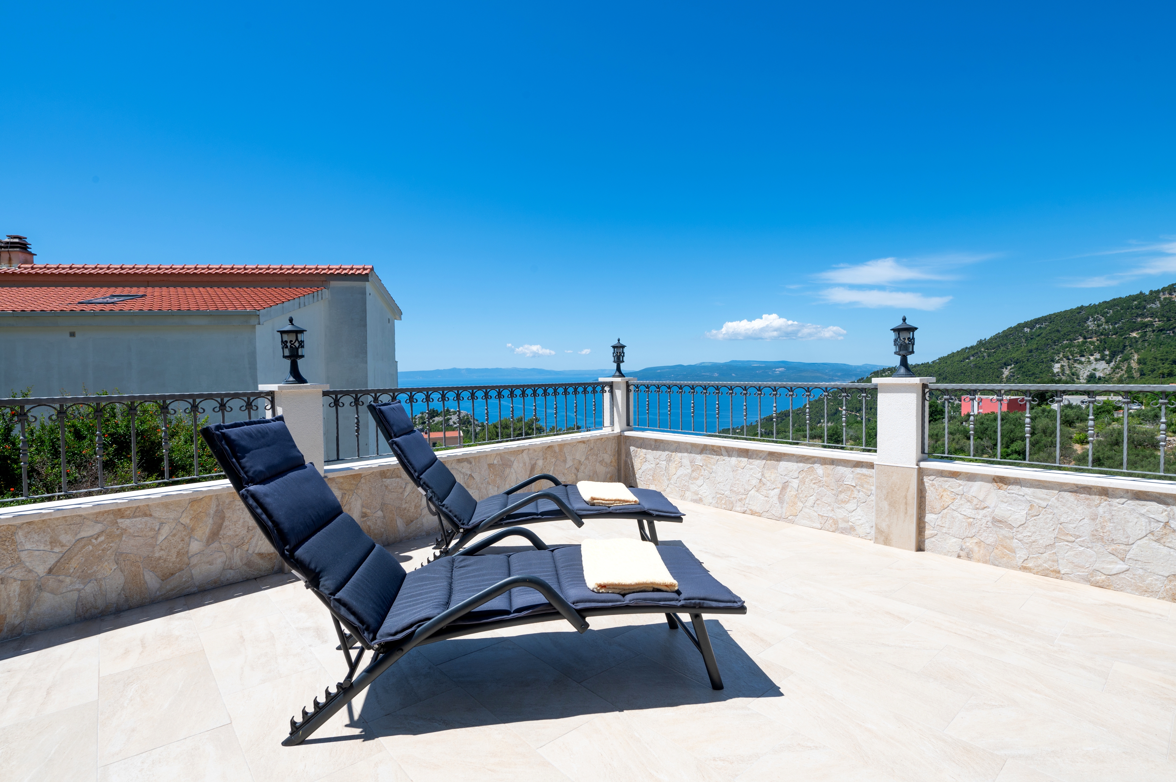 One bedroom apartment with terrace and sea view Makarska  A-b