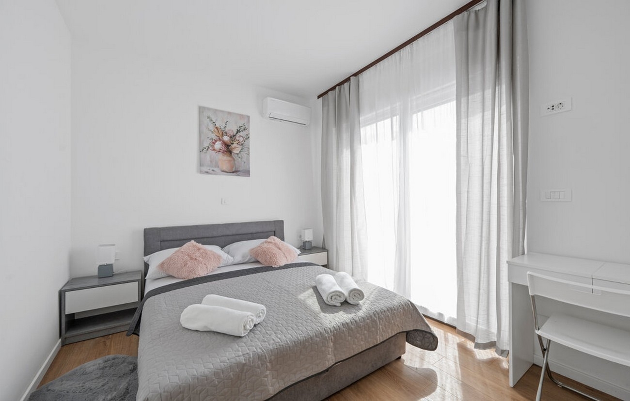 Three bedroom house with terrace Vodice  K