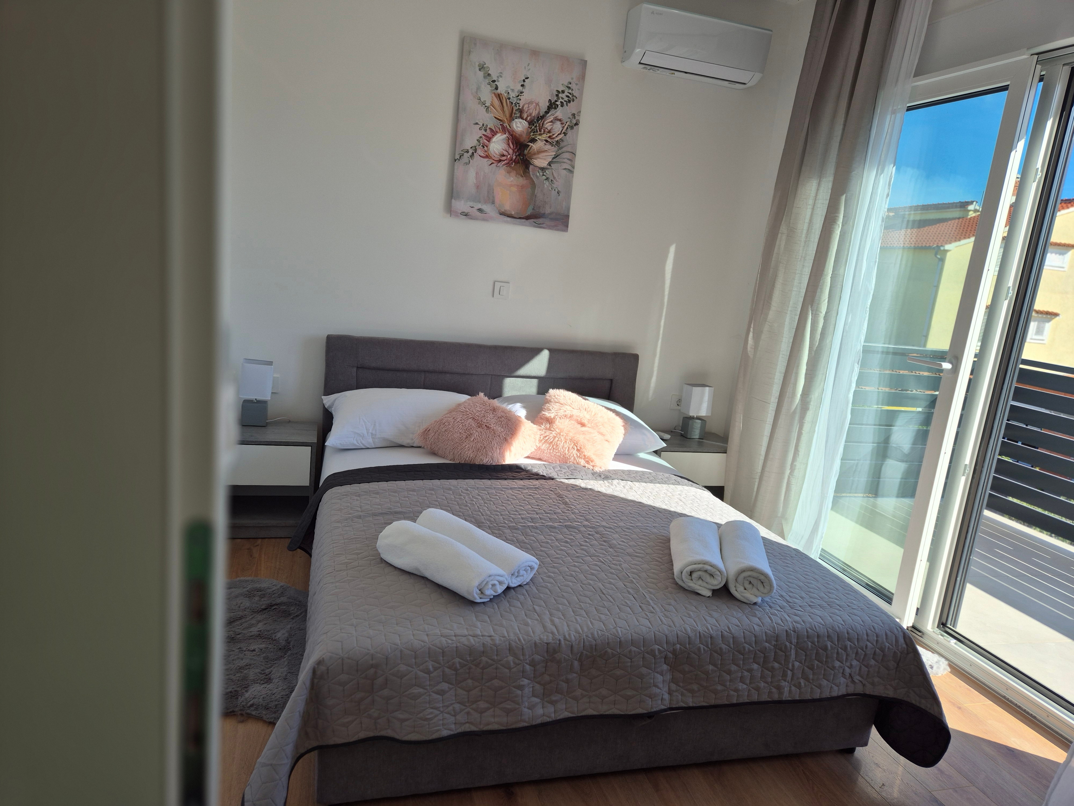 Three bedroom house with terrace Vodice  K