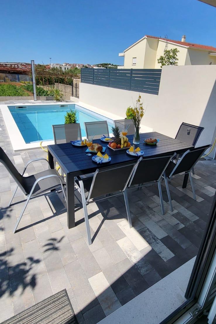 Three bedroom house with terrace Vodice  K