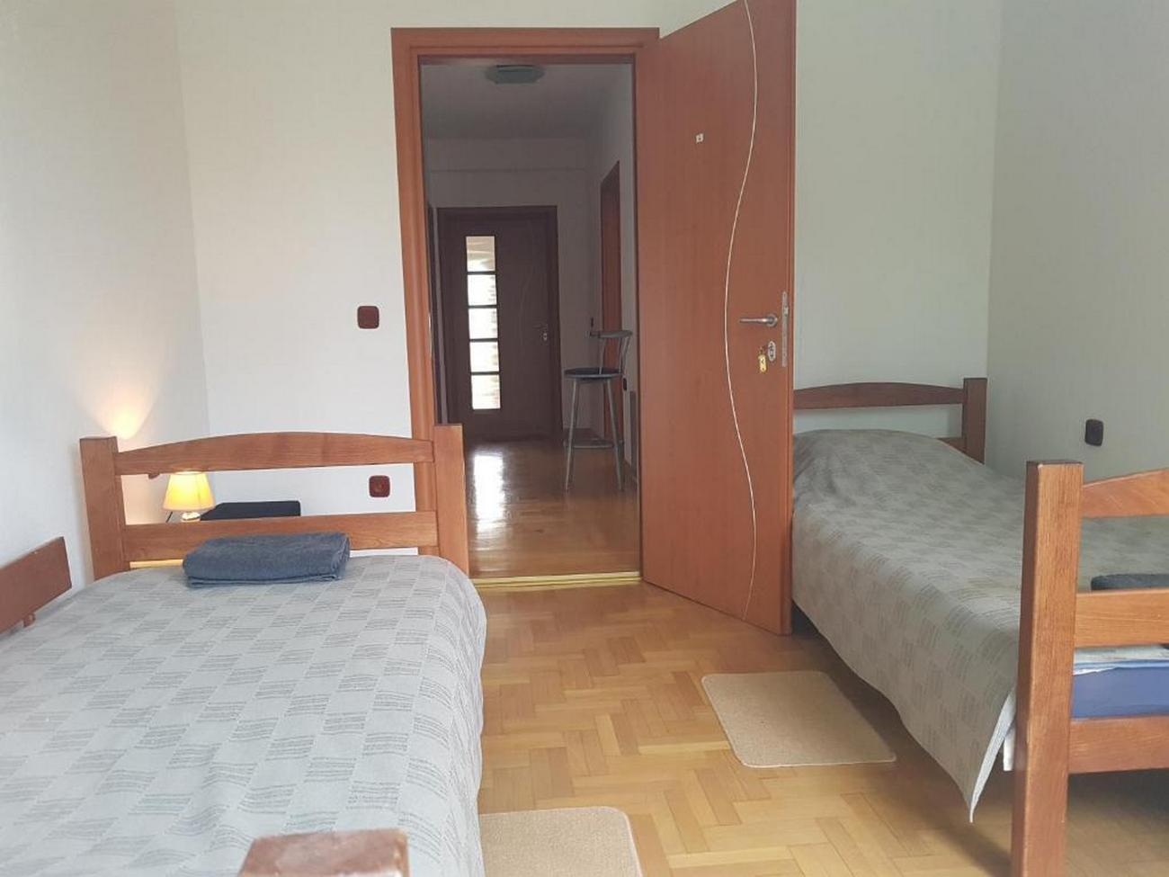 Chambre avec le balcon Pleternica, Slavonija (S-23032-h)