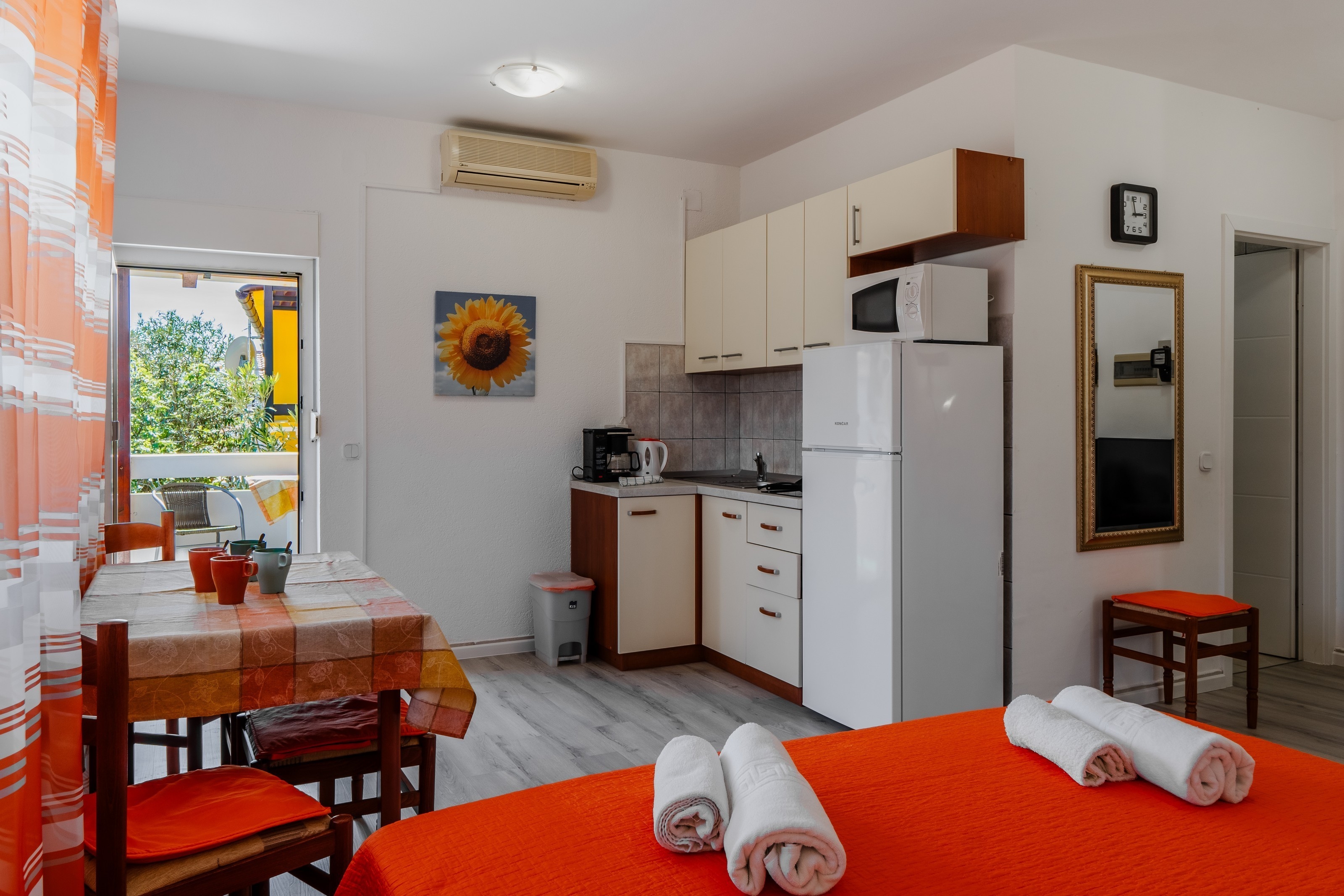 One bedroom apartment with air-conditioning Vir  A-a