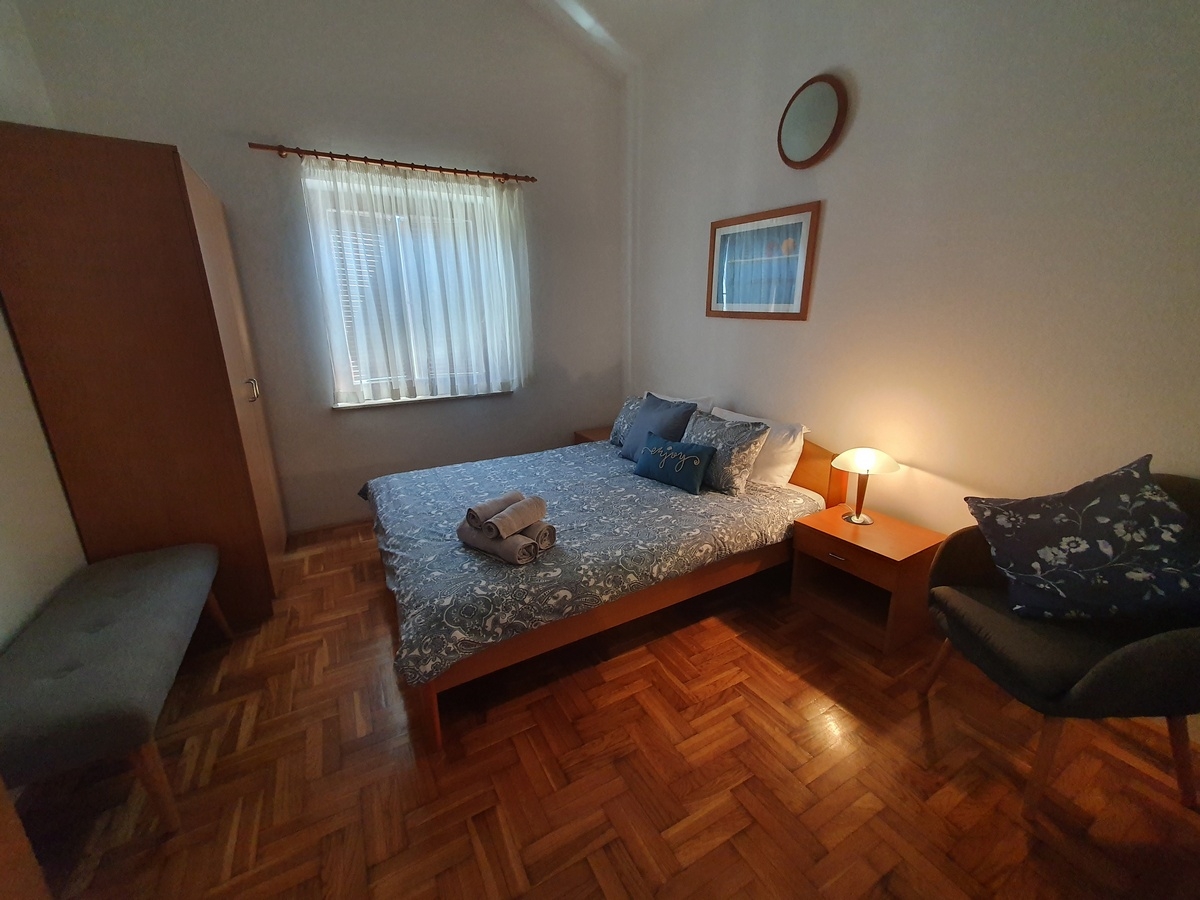 Two bedroom apartment with terrace and sea view Malinska, Krk  A-a