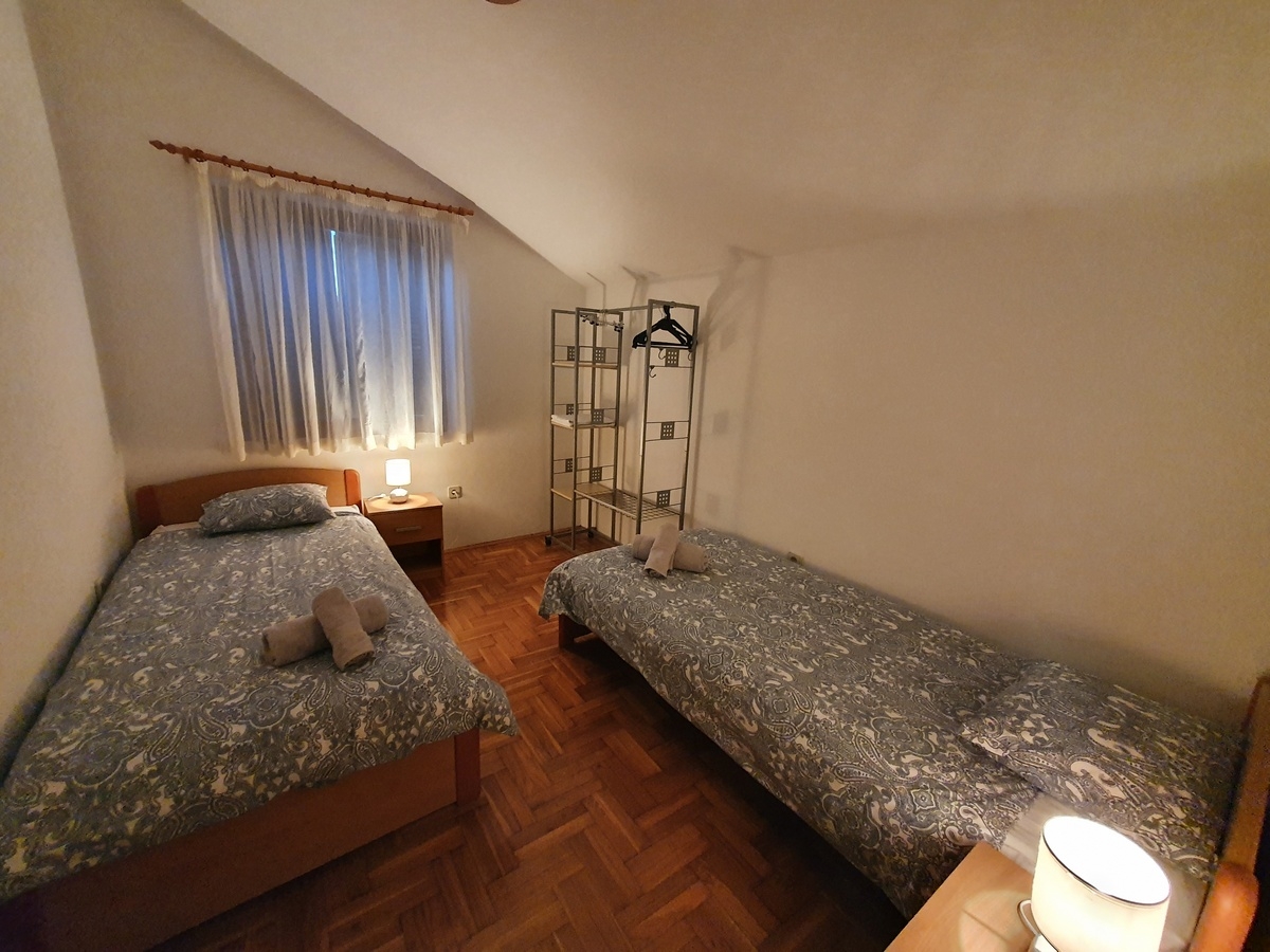 Two bedroom apartment with terrace and sea view Malinska, Krk  A-a