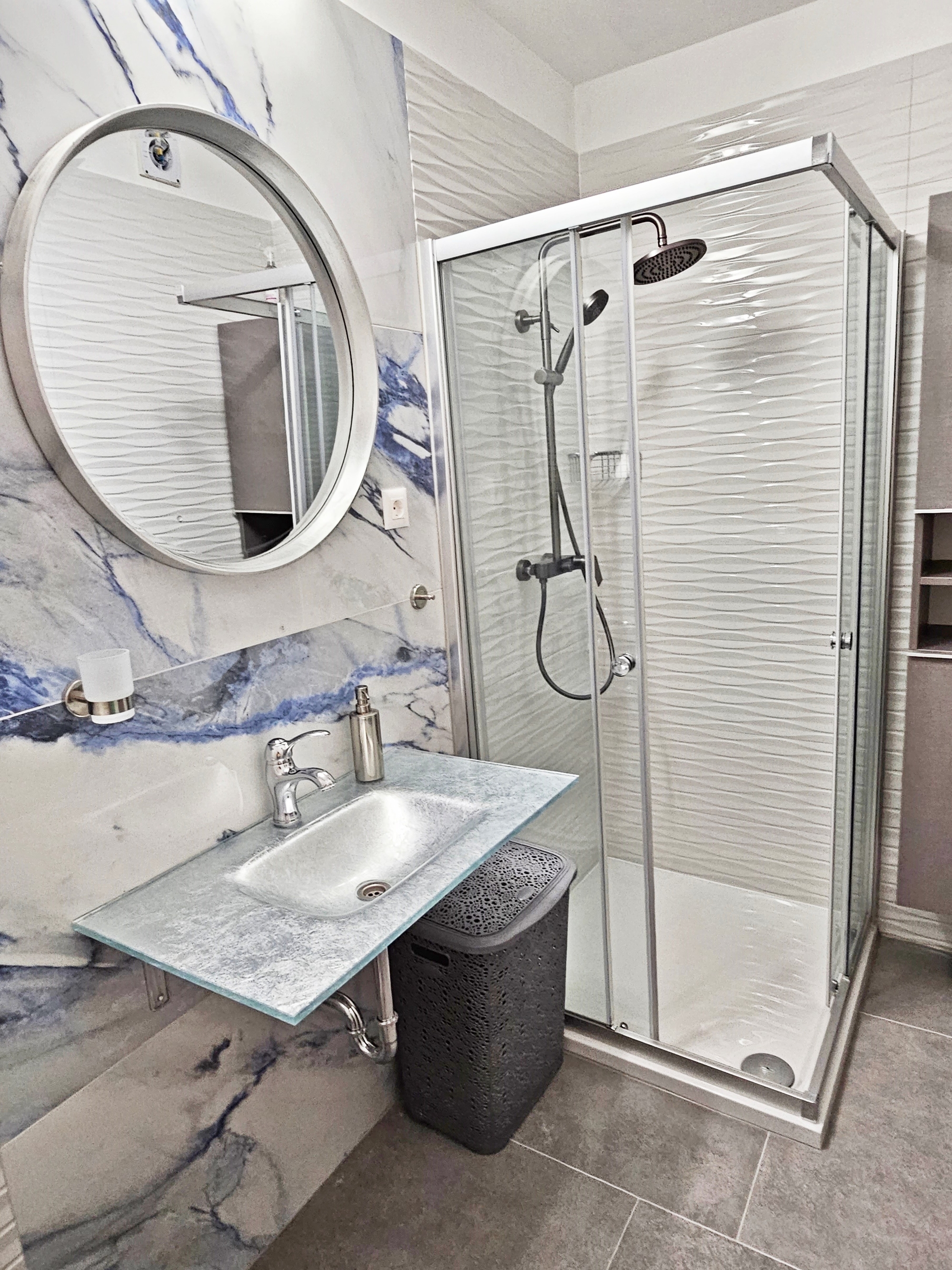 Two bedroom apartment near beach Krilo Jesenice, Omiš  A-a