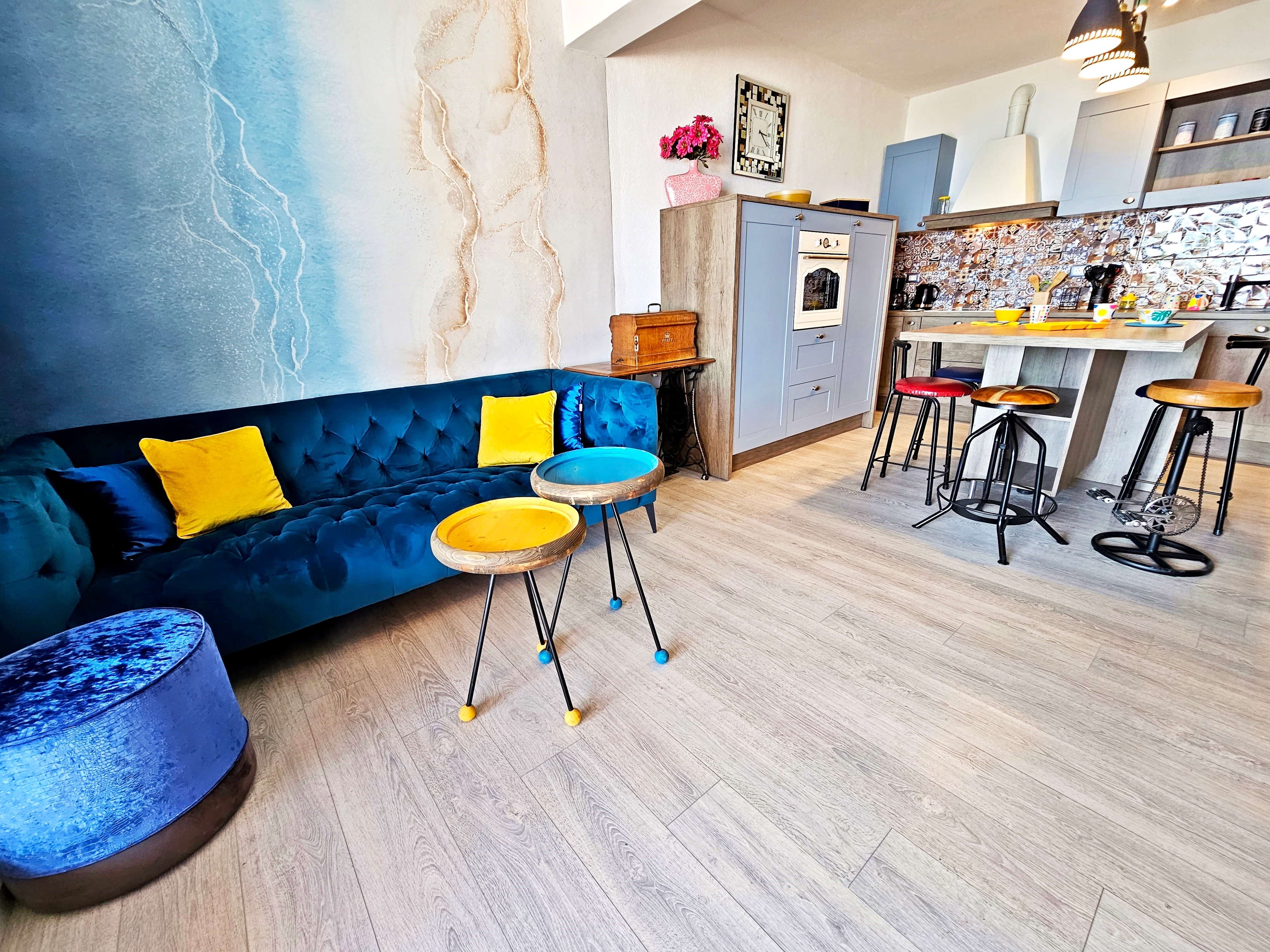 Two bedroom apartment near beach Krilo Jesenice (Omiš) (A-23043-a)