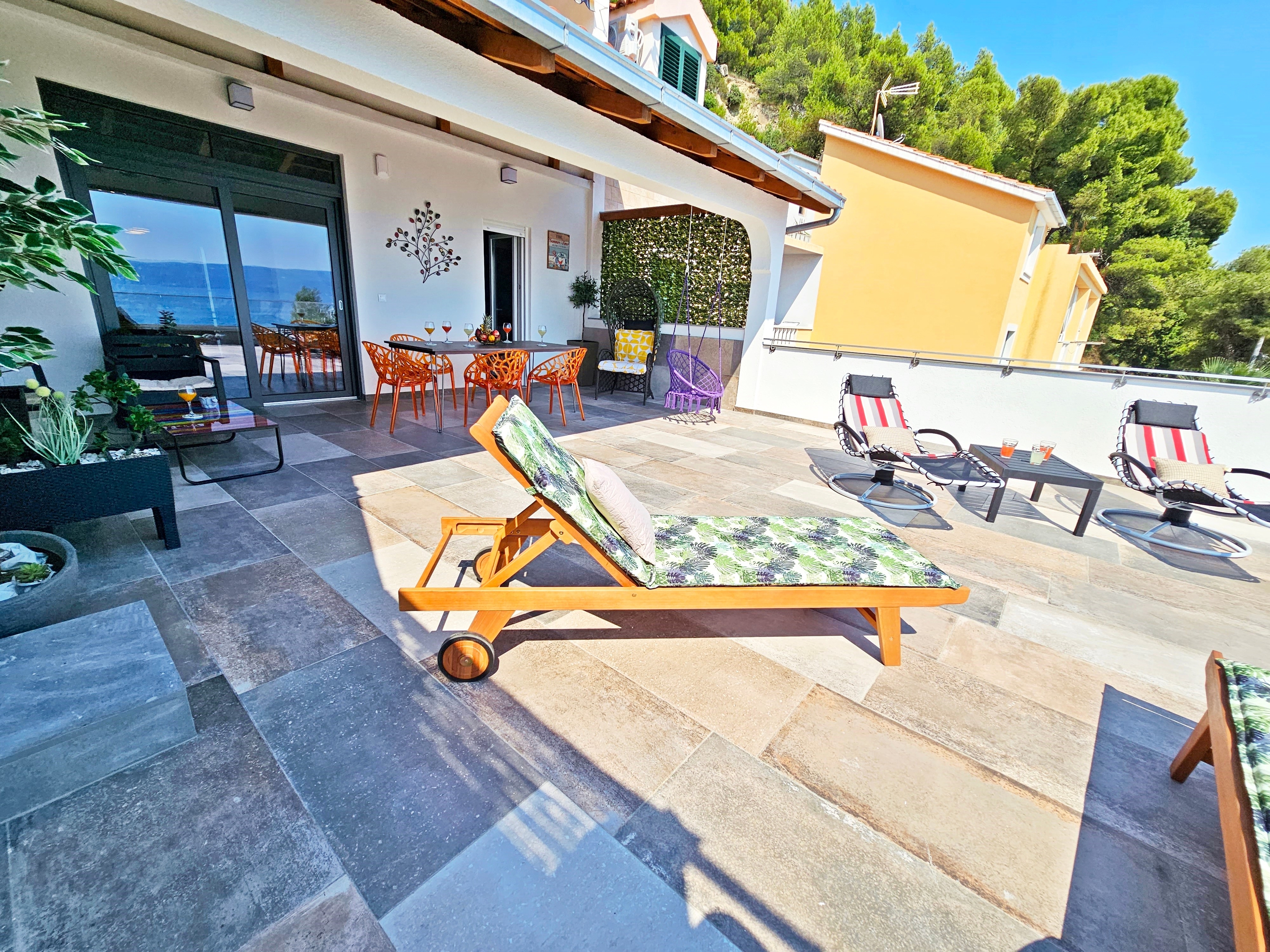 Two bedroom apartment near beach Krilo Jesenice, Omiš  A-a