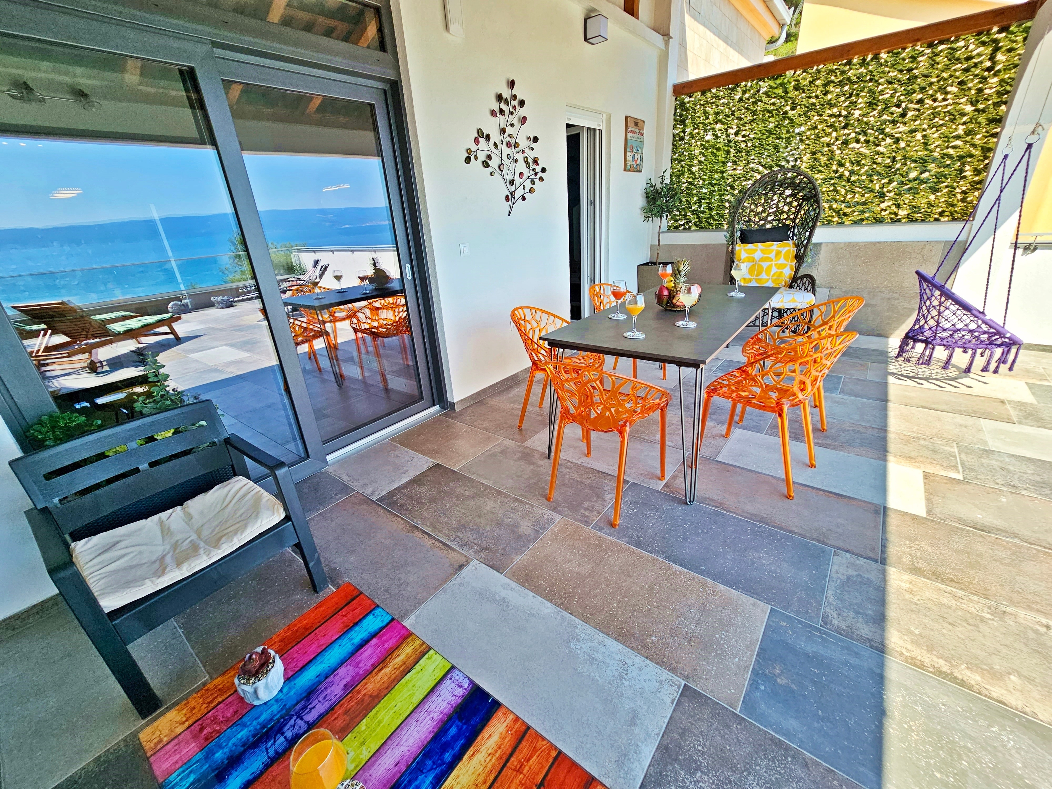 Two bedroom apartment near beach Krilo Jesenice, Omiš  A-a