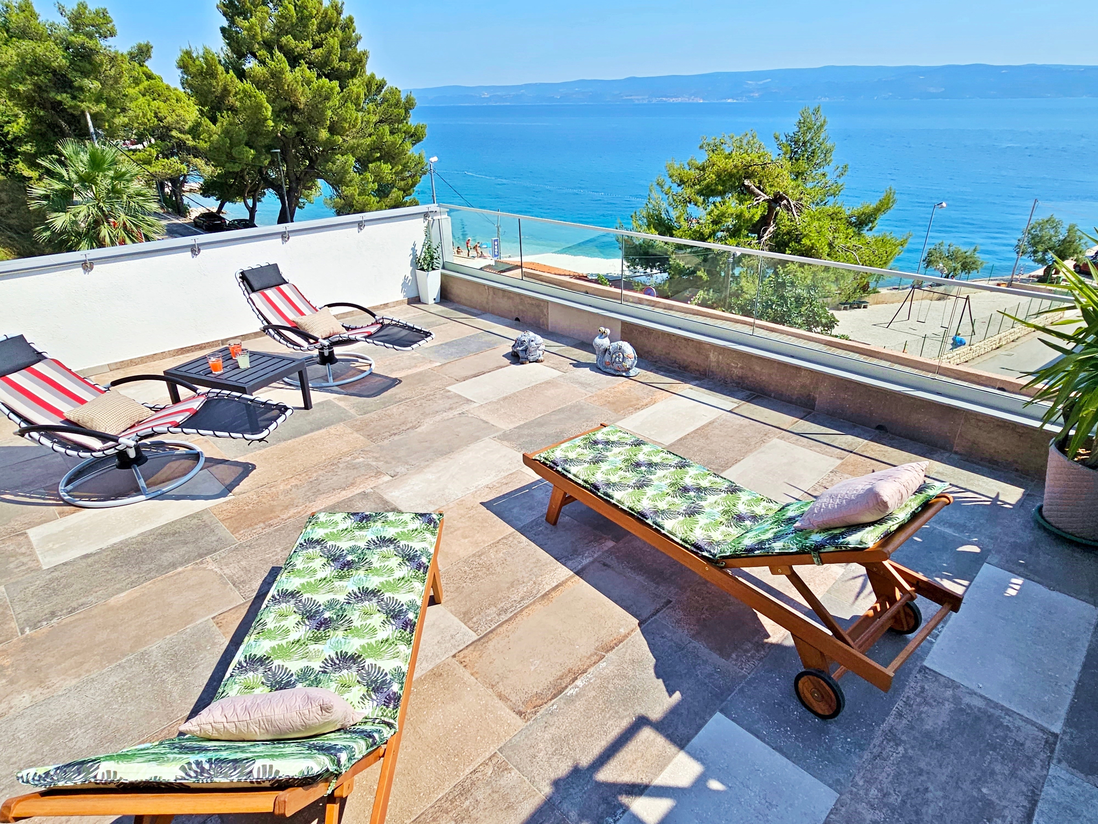 Two bedroom apartment near beach Krilo Jesenice, Omiš  A-a