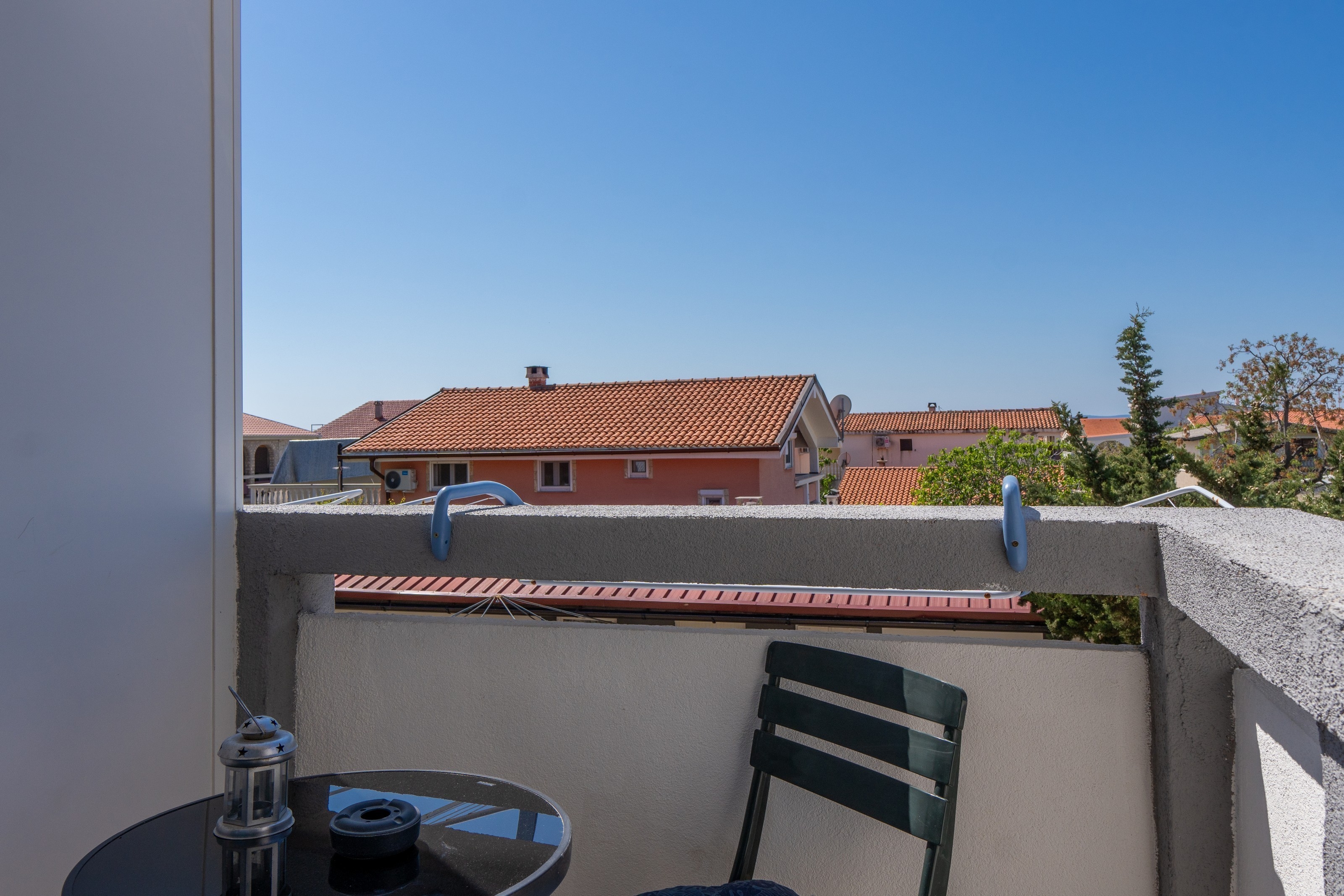 Studio flat with balcony Vir  AS-a