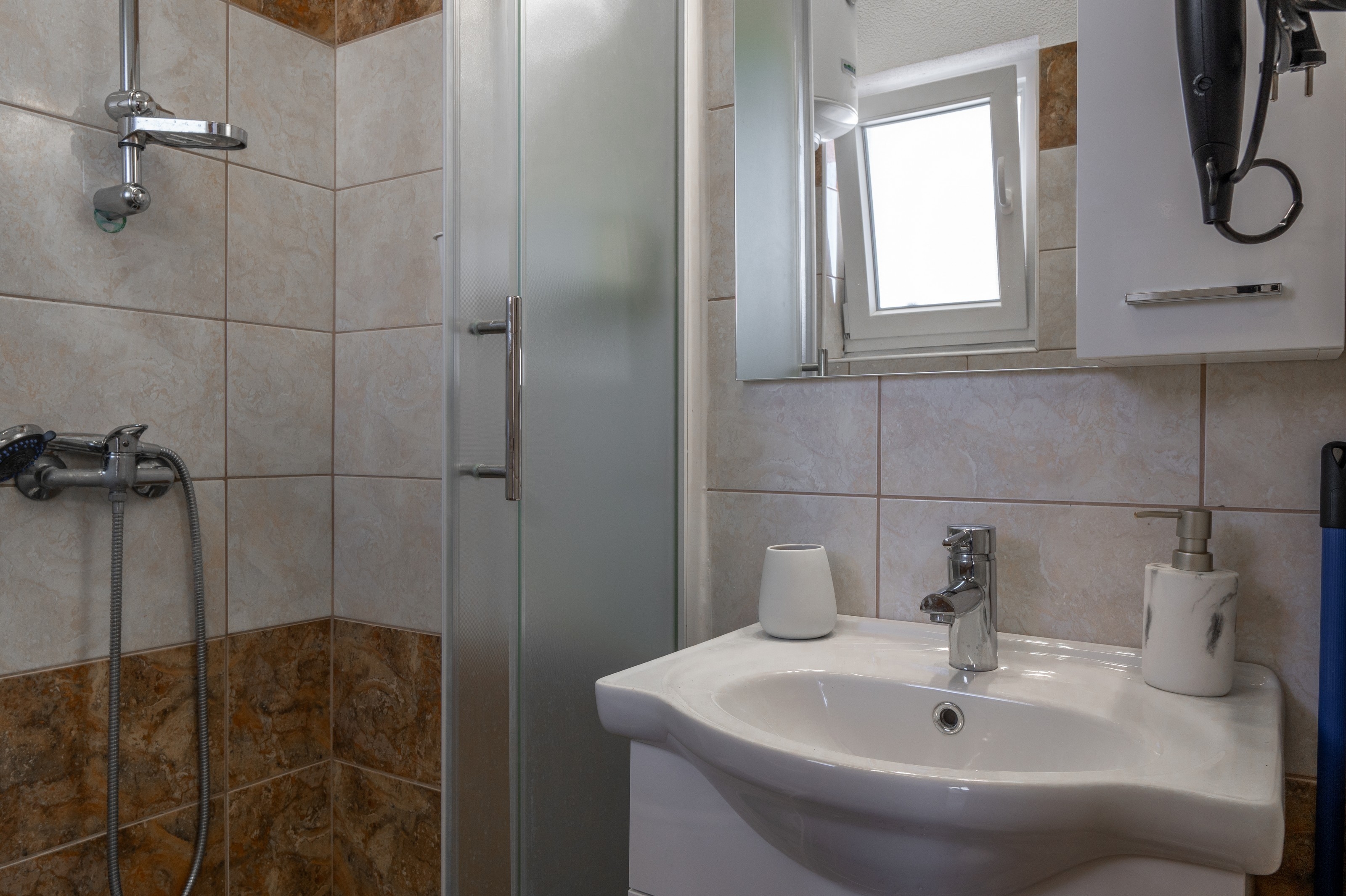 Studio flat with balcony Vir  AS-a