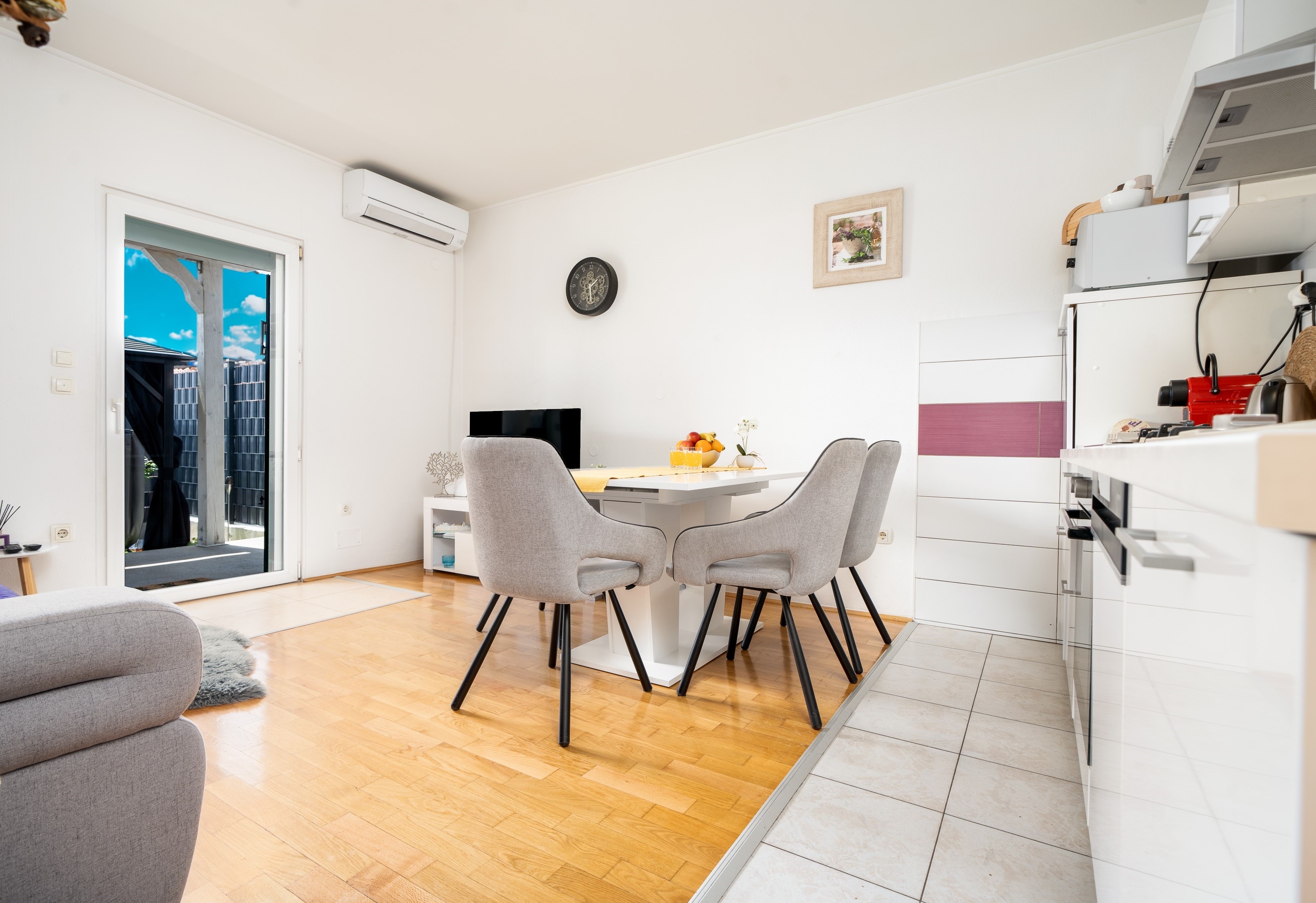 Two bedroom house with terrace Dugi Rat, Omiš (K-23046) Two bedroom house with terrace Dugi Rat, Omiš (K-23046)