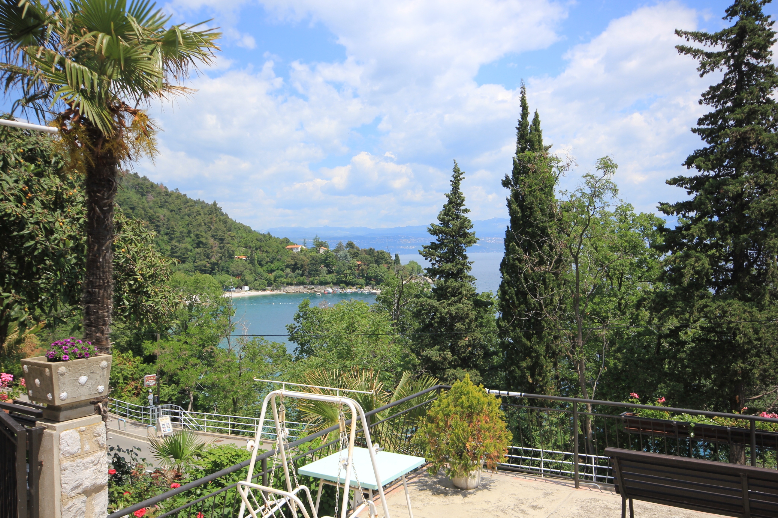 One bedroom apartment with terrace and sea view Medveja, Opatija  A-c