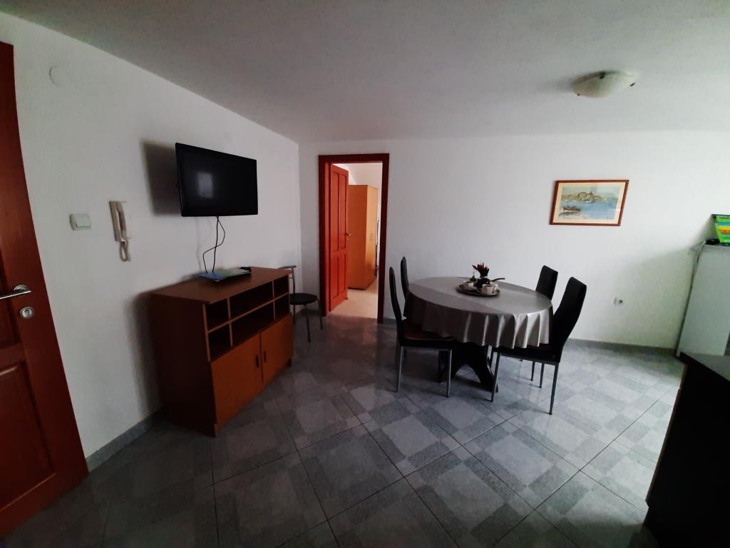 One bedroom apartment with air-conditioning Malinska, Krk (A-23054-d)