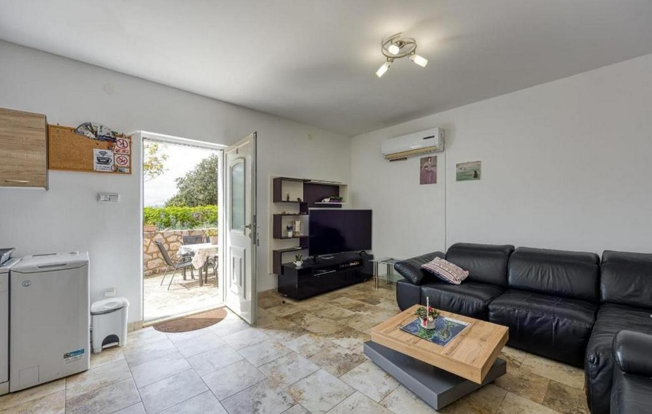 Two bedroom apartment with terrace Bonić, Lošinj (A-23056-b)