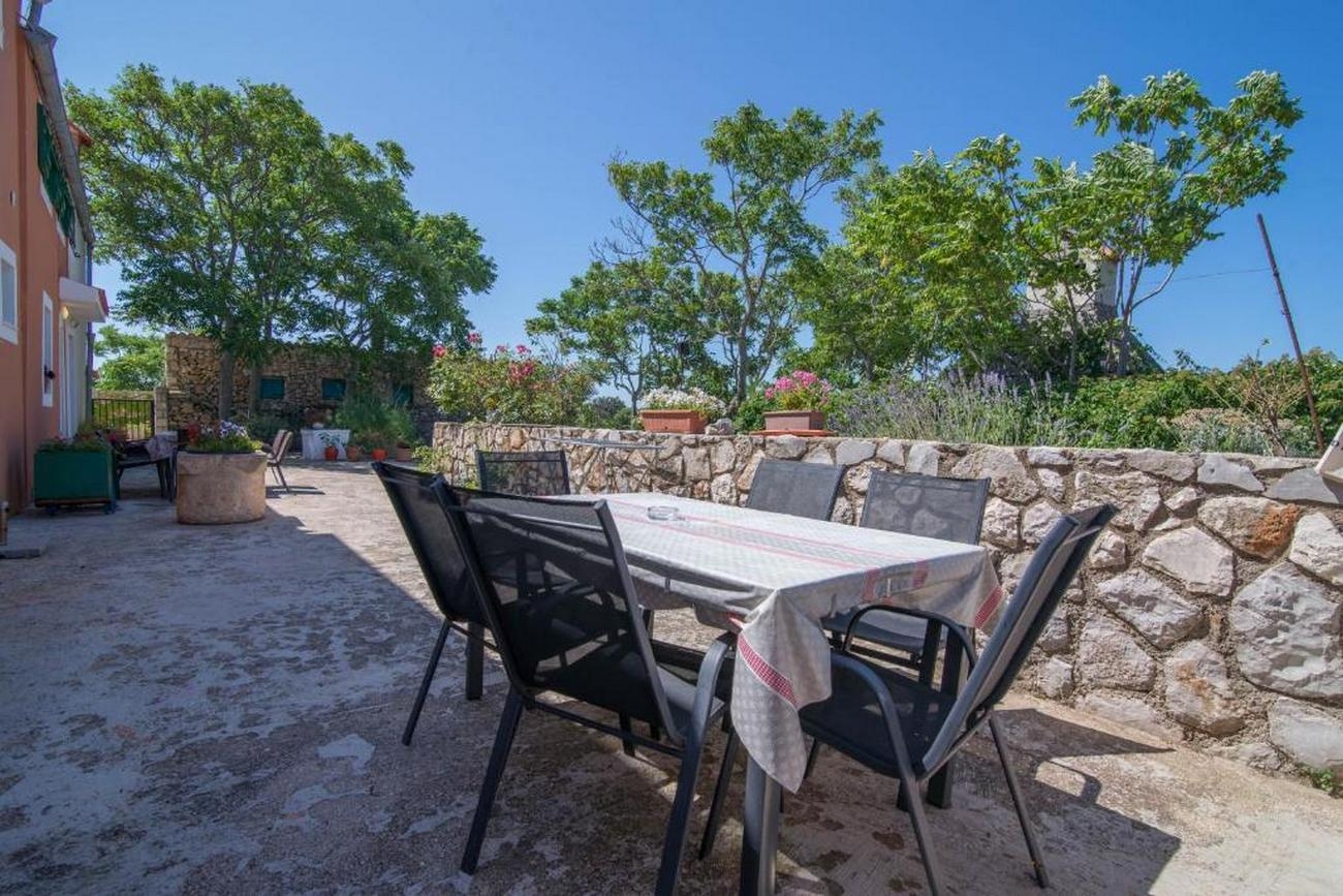 Two bedroom apartment with terrace Bonić, Lošinj (A-23056-b)