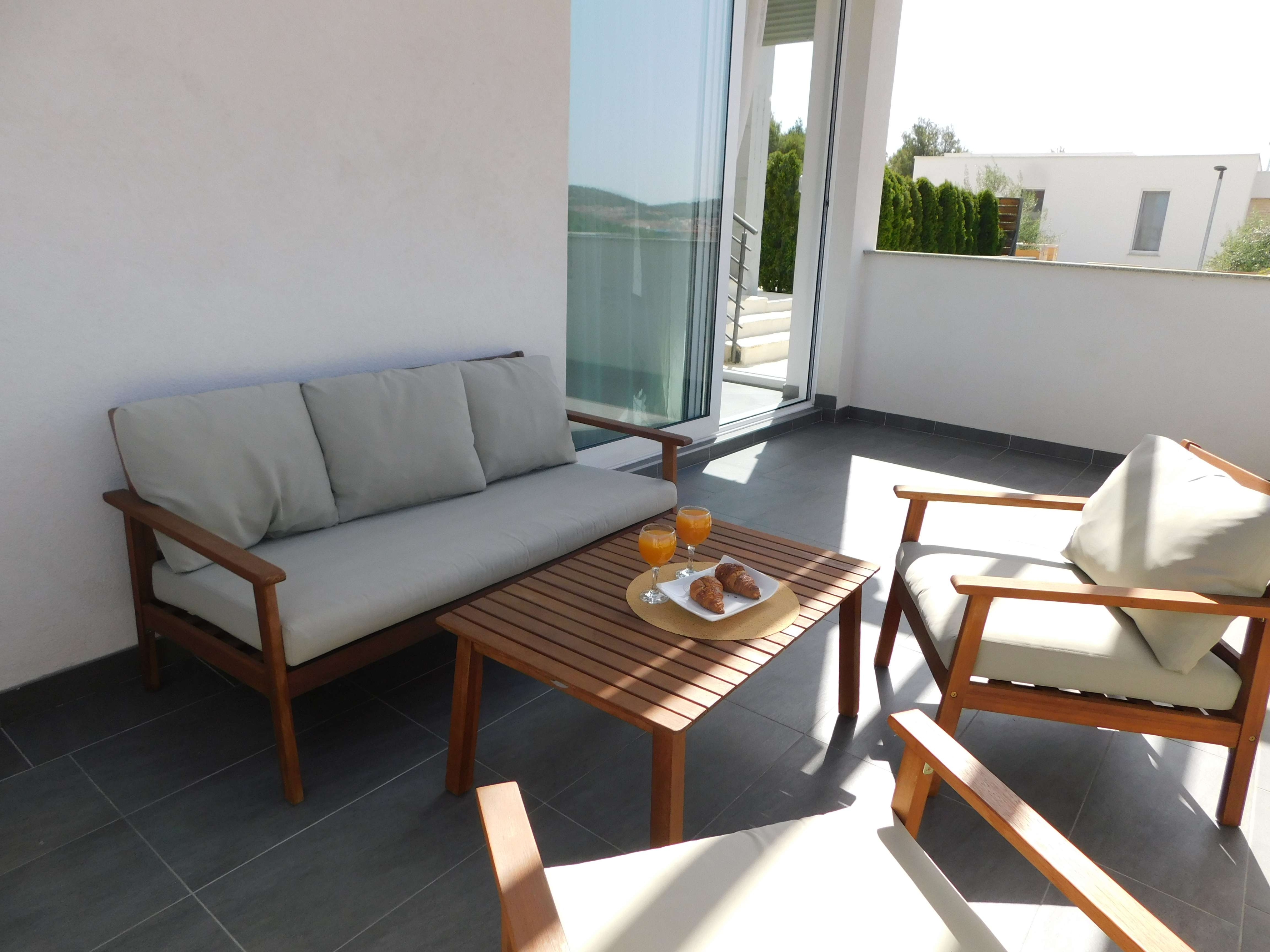 Four bedroom house with balcony Šibenik  K