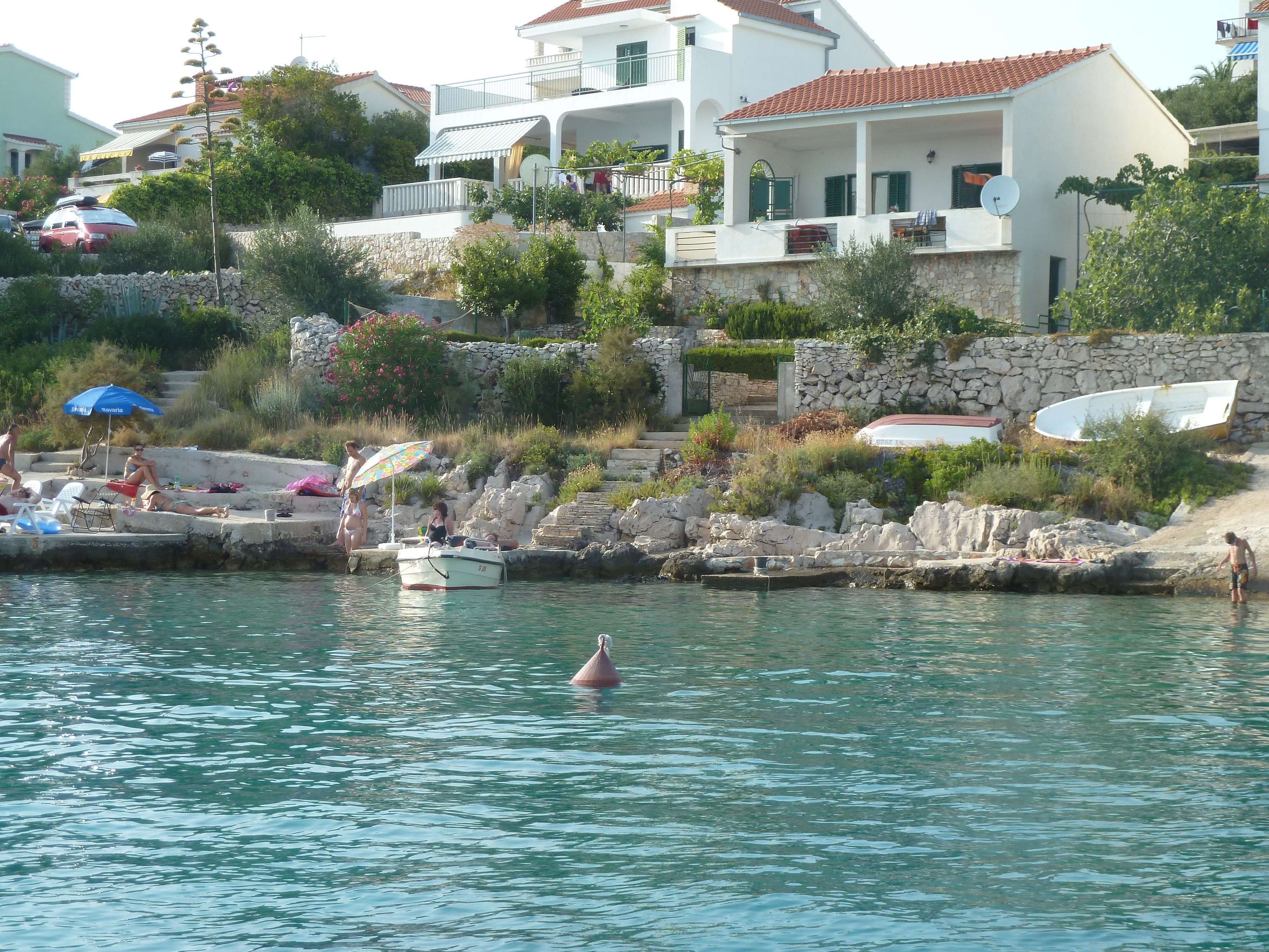 Dvosobna kuća uz plažu Sevid, Trogir  K