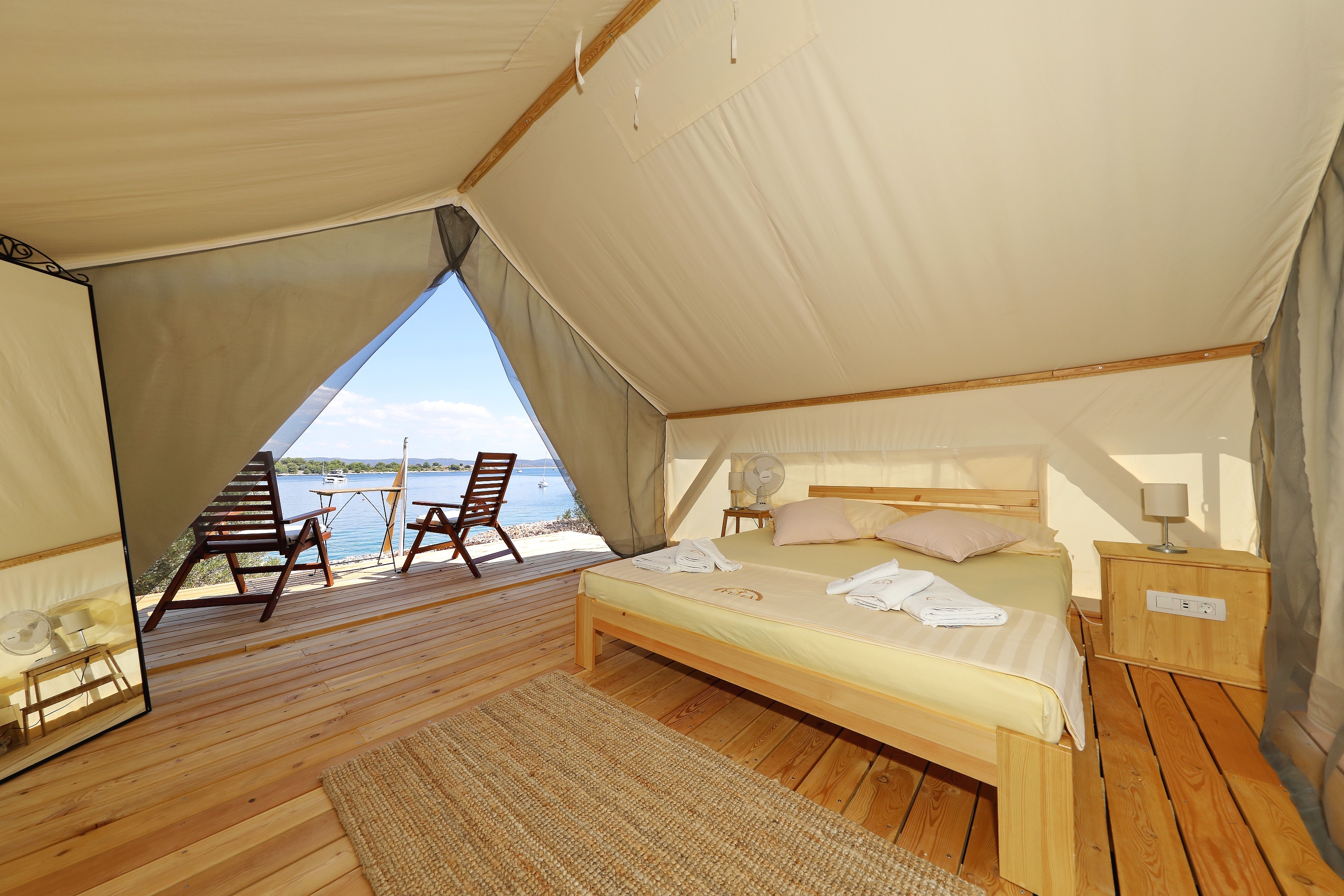 Room near beach Cove Golubovac, Kornati (S-23062-a) Room near beach Cove Golubovac, Kornati (S-23062-a)