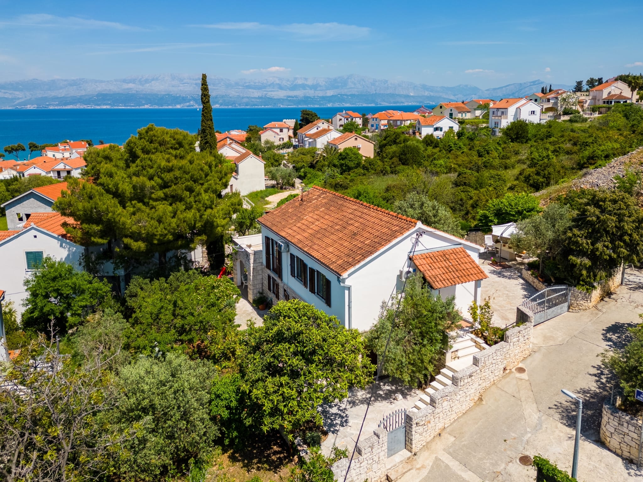 Three bedroom house with terrace and sea view Sutivan, Brač  K