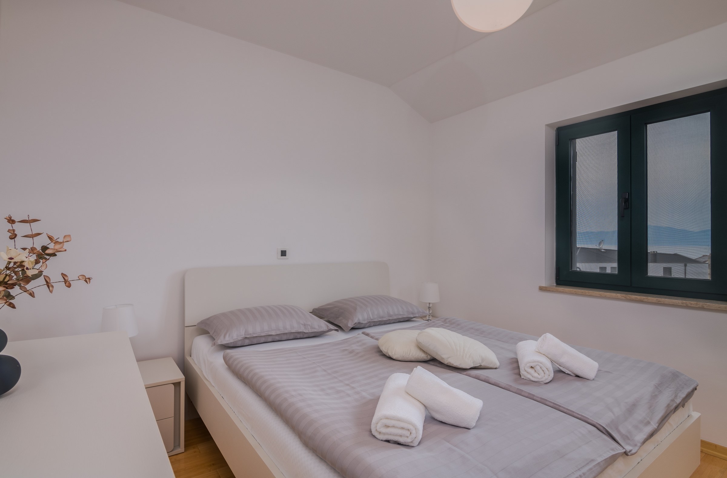 Two bedroom apartment with balcony and sea view Turčić, Krk  A-c