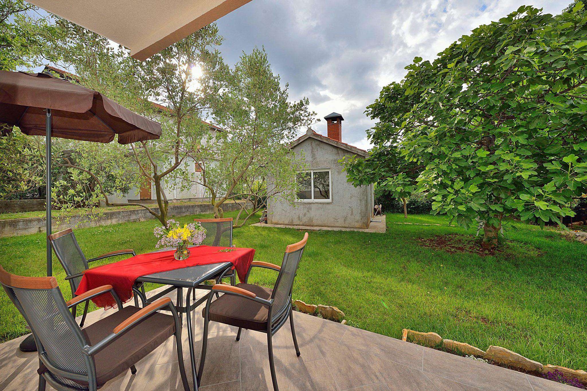 Studio flat with terrace Bibinje, Zadar (AS-23089-a)