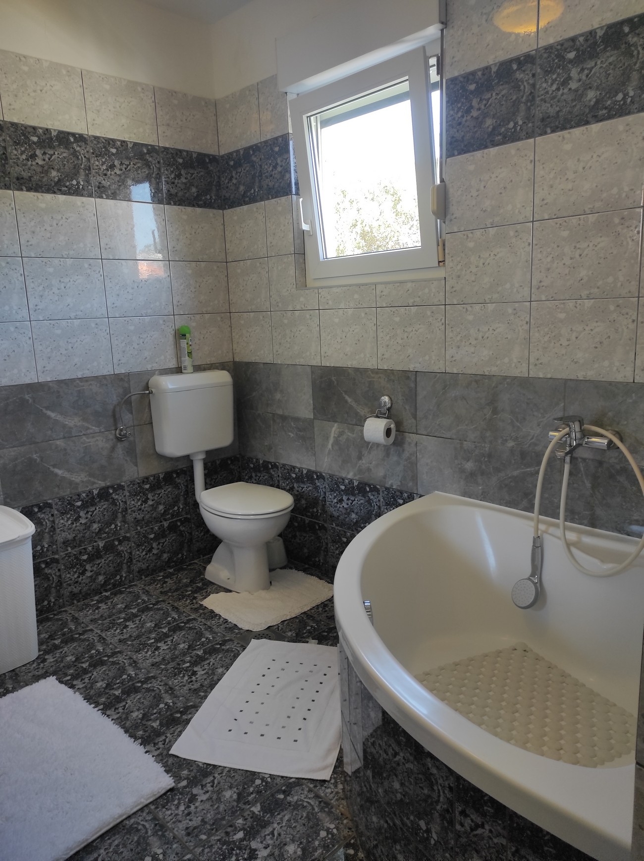 Two bedroom apartment with terrace Banjol, Rab  A-a