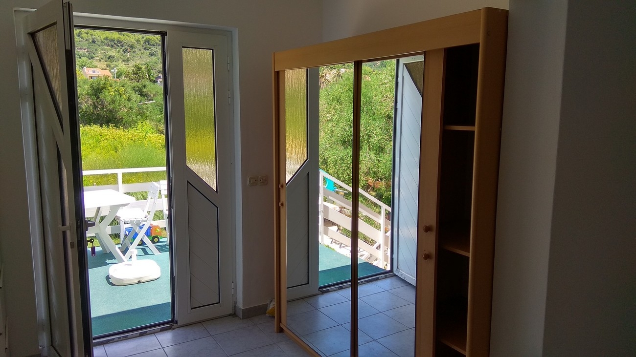 Two bedroom apartment with terrace Banjol, Rab  A-a
