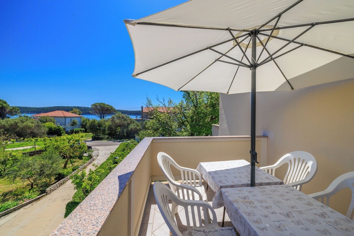 One bedroom apartment with terrace and sea view Banjol, Rab (A-23095-b) One bedroom apartment with terrace and sea view Banjol, Rab (A-23095-b)