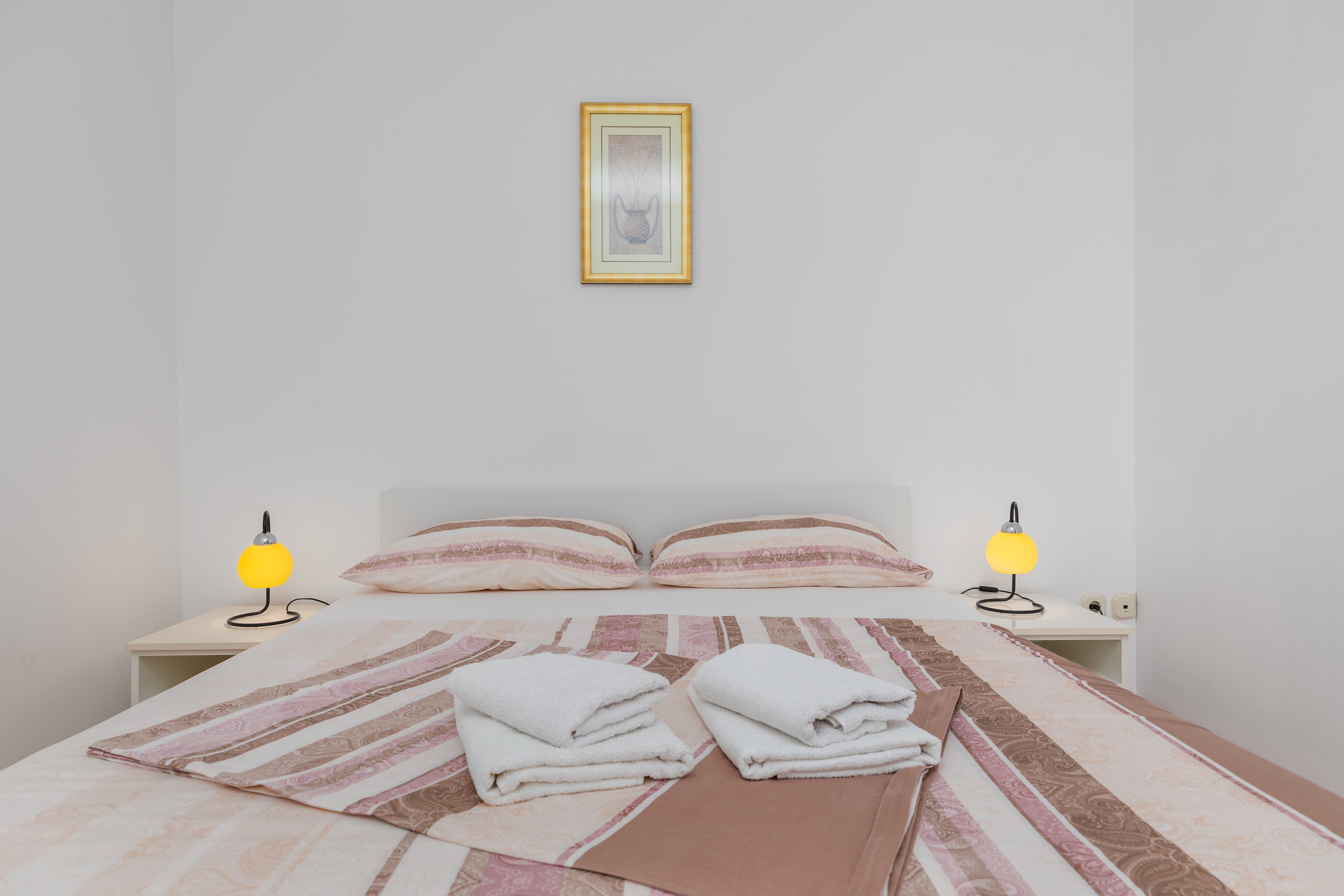 One bedroom apartment with balcony and sea view Lokva Rogoznica, Omiš (A-23105-b)