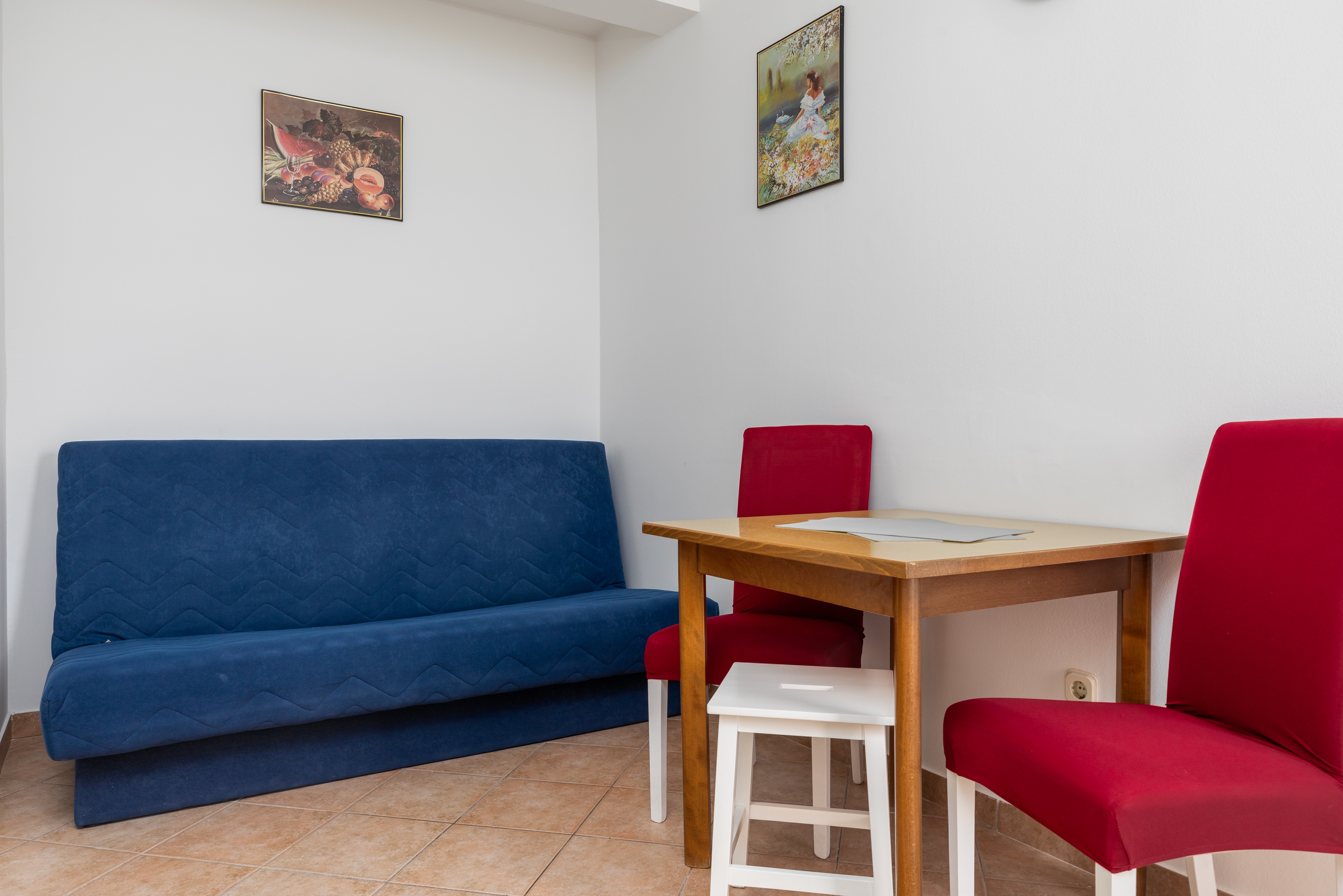 One bedroom apartment with balcony and sea view Lokva Rogoznica, Omiš (A-23105-b) One bedroom apartment with balcony and sea view Lokva Rogoznica, Omiš (A-23105-b)