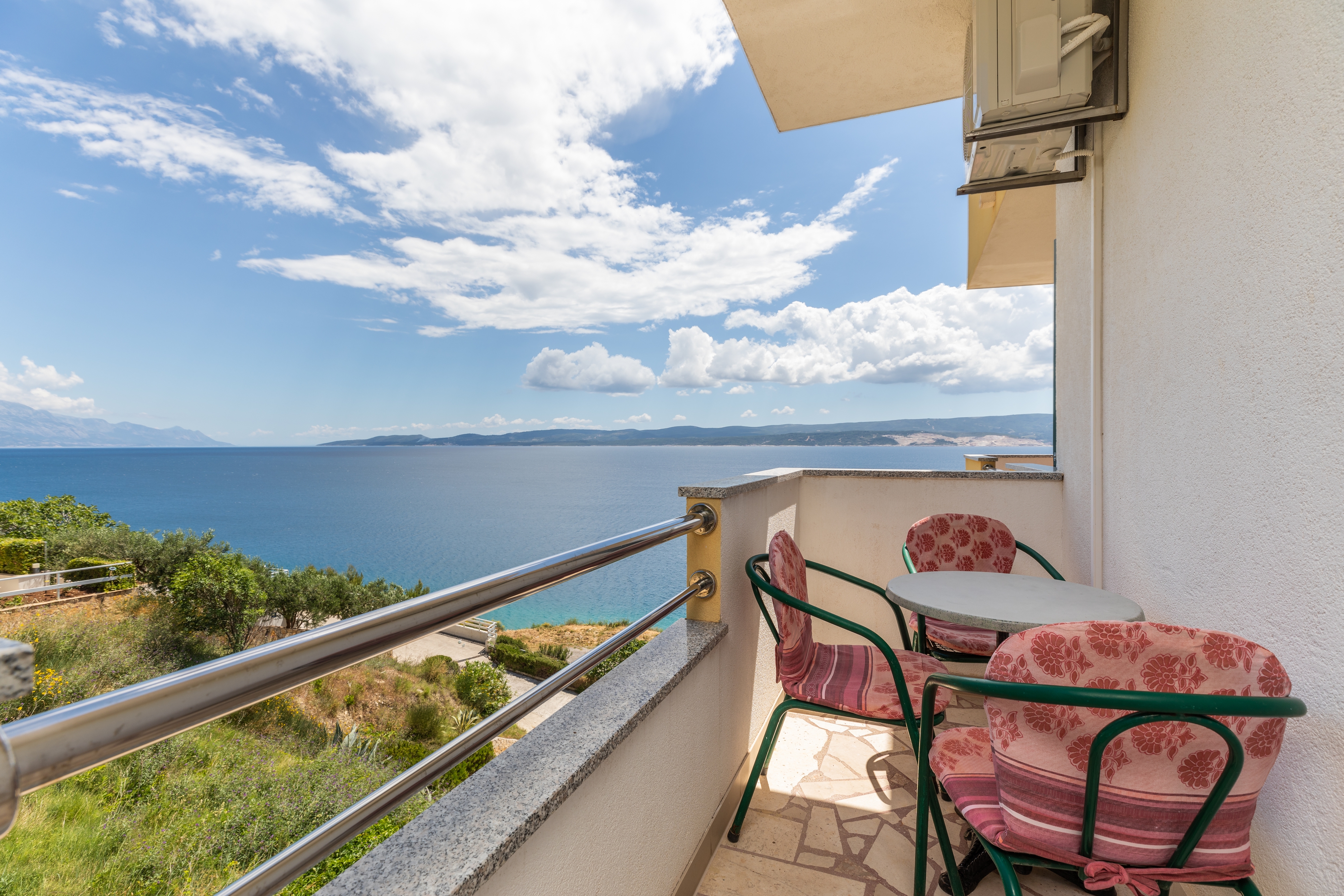 Two bedroom apartment with balcony and sea view Lokva Rogoznica, Omiš (A-23105-d)