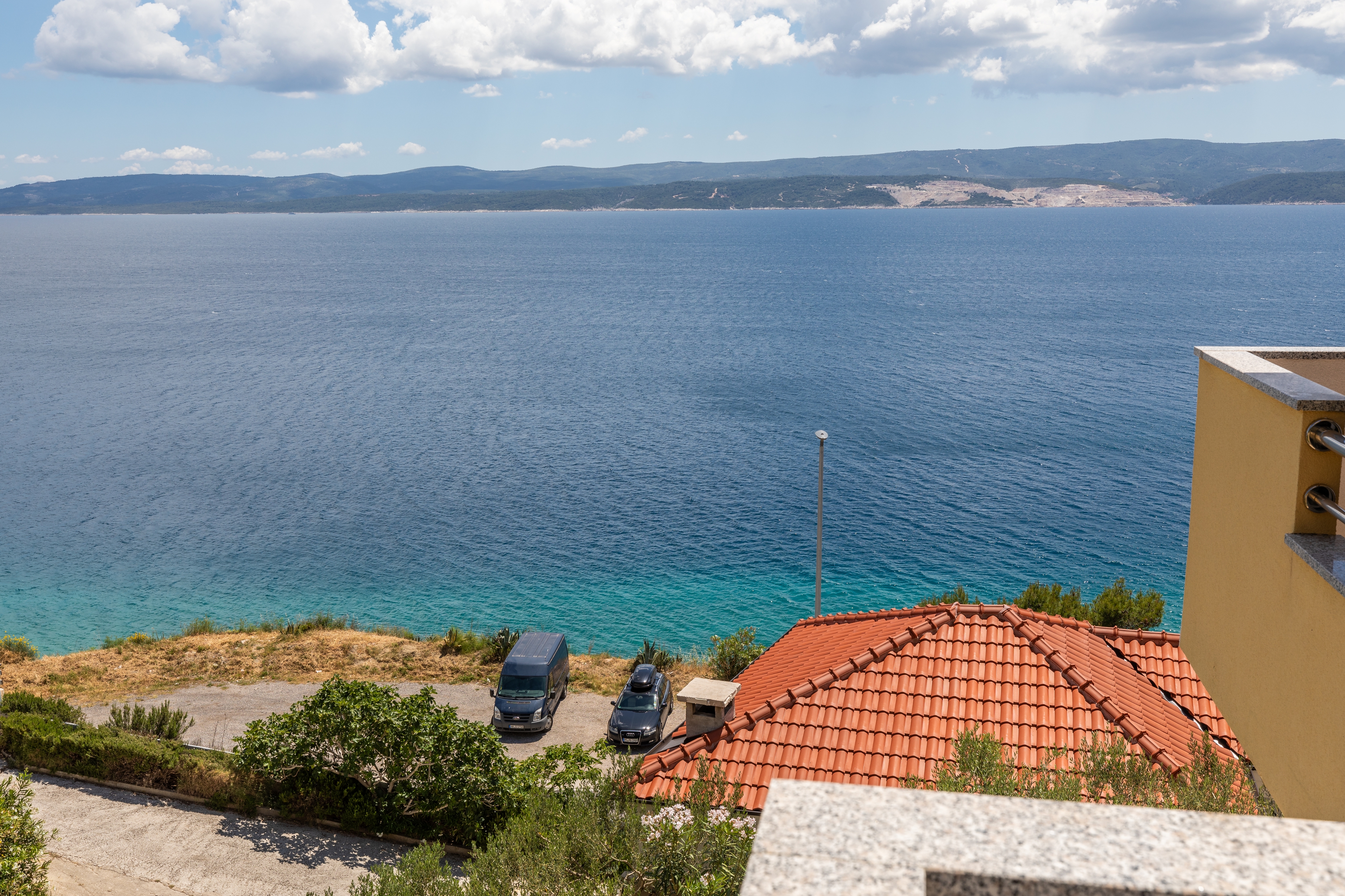 Two bedroom apartment with balcony and sea view Lokva Rogoznica, Omiš  A-d