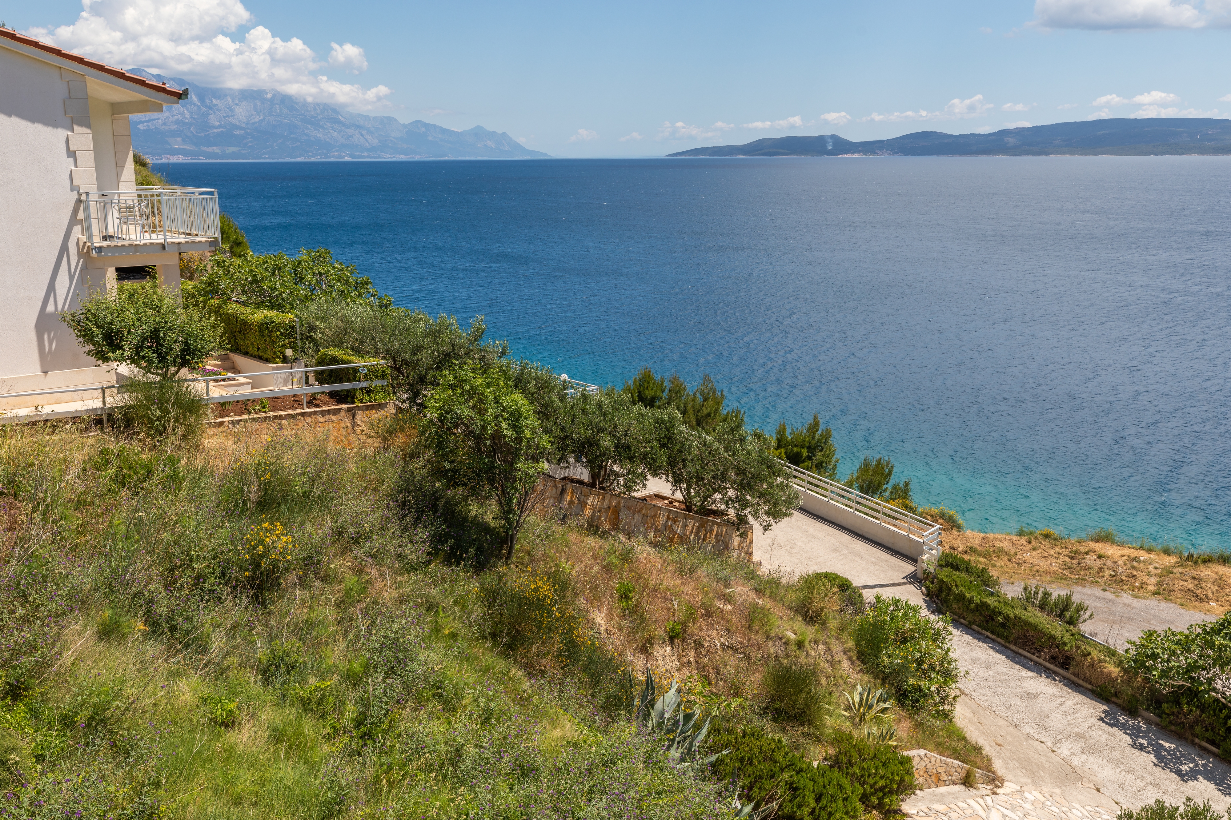 Two bedroom apartment with balcony and sea view Lokva Rogoznica, Omiš  A-d