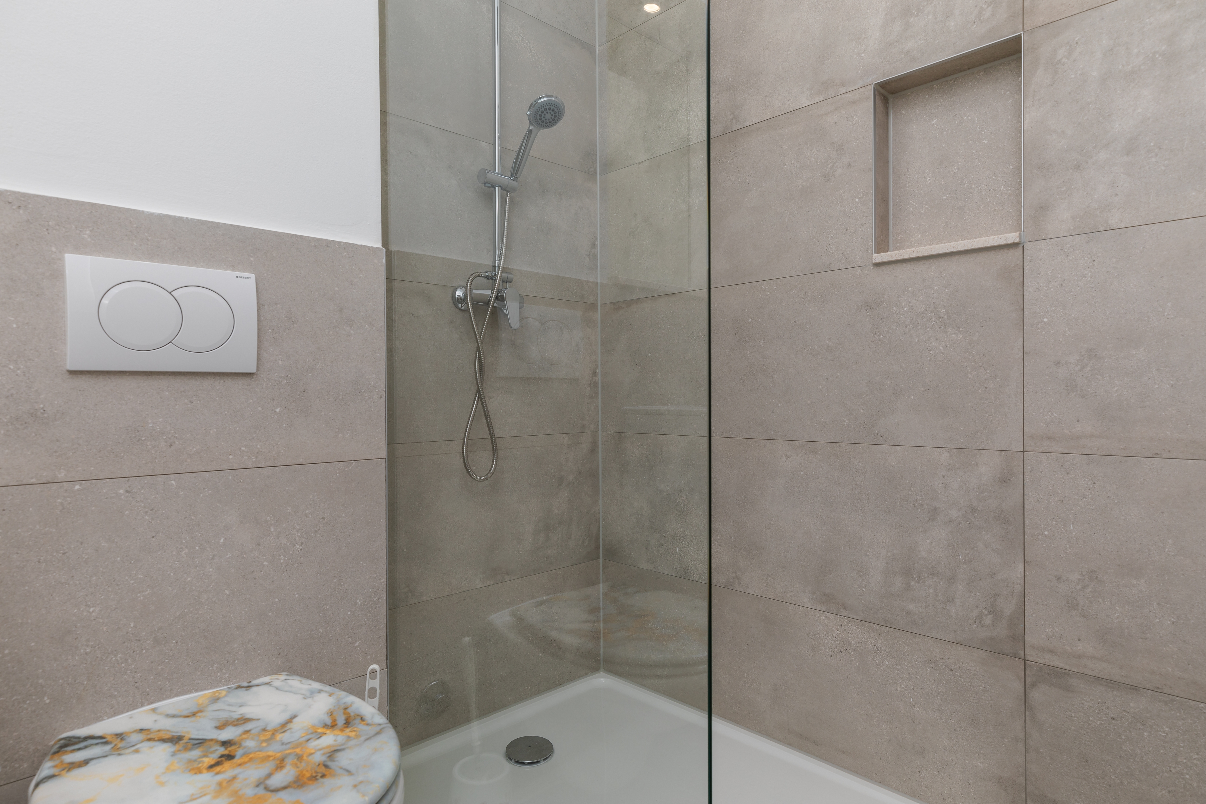 Two bedroom apartment with balcony and sea view Lokva Rogoznica, Omiš  A-d