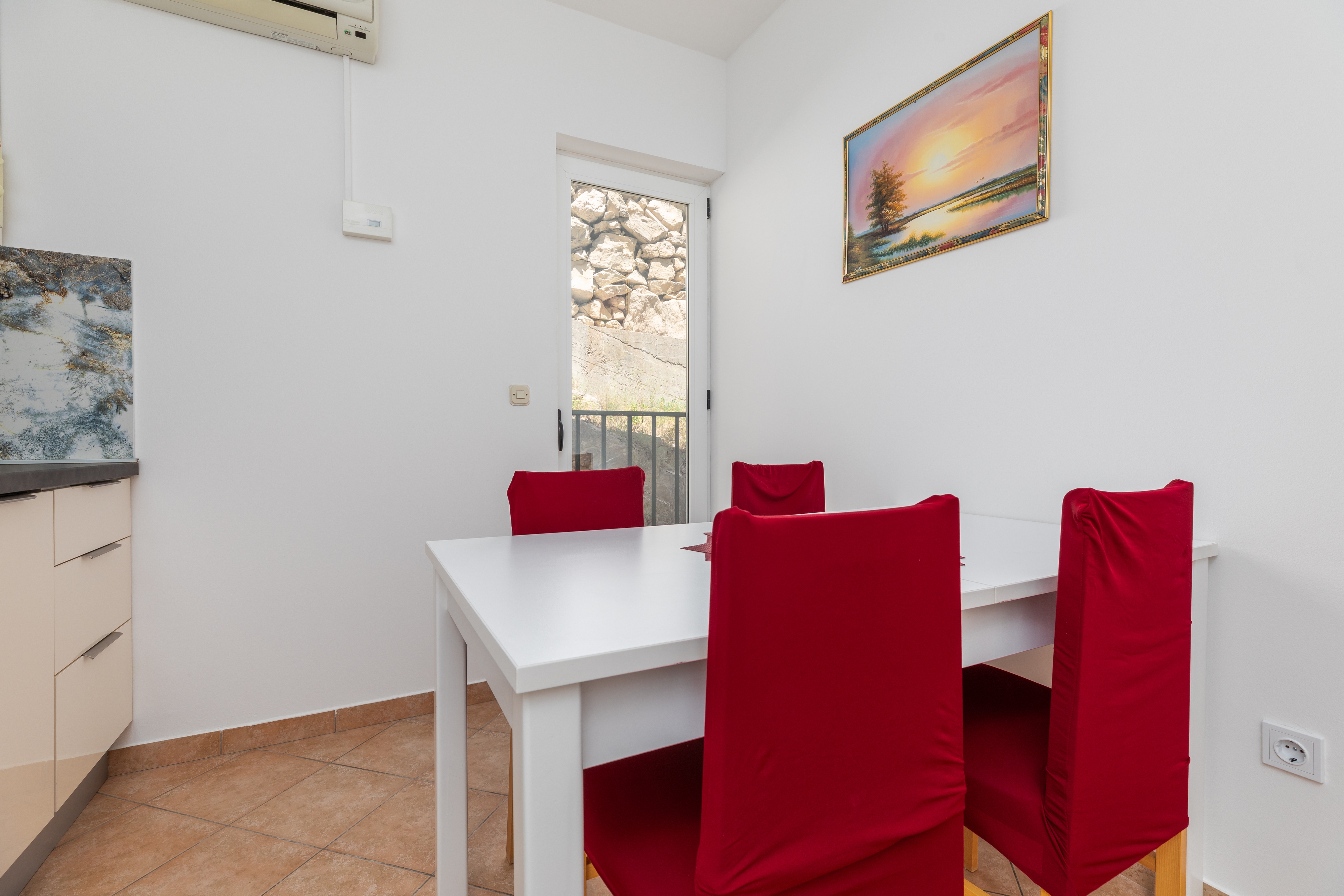 Two bedroom apartment with balcony and sea view Lokva Rogoznica, Omiš (A-23105-d) Two bedroom apartment with balcony and sea view Lokva Rogoznica, Omiš (A-23105-d)