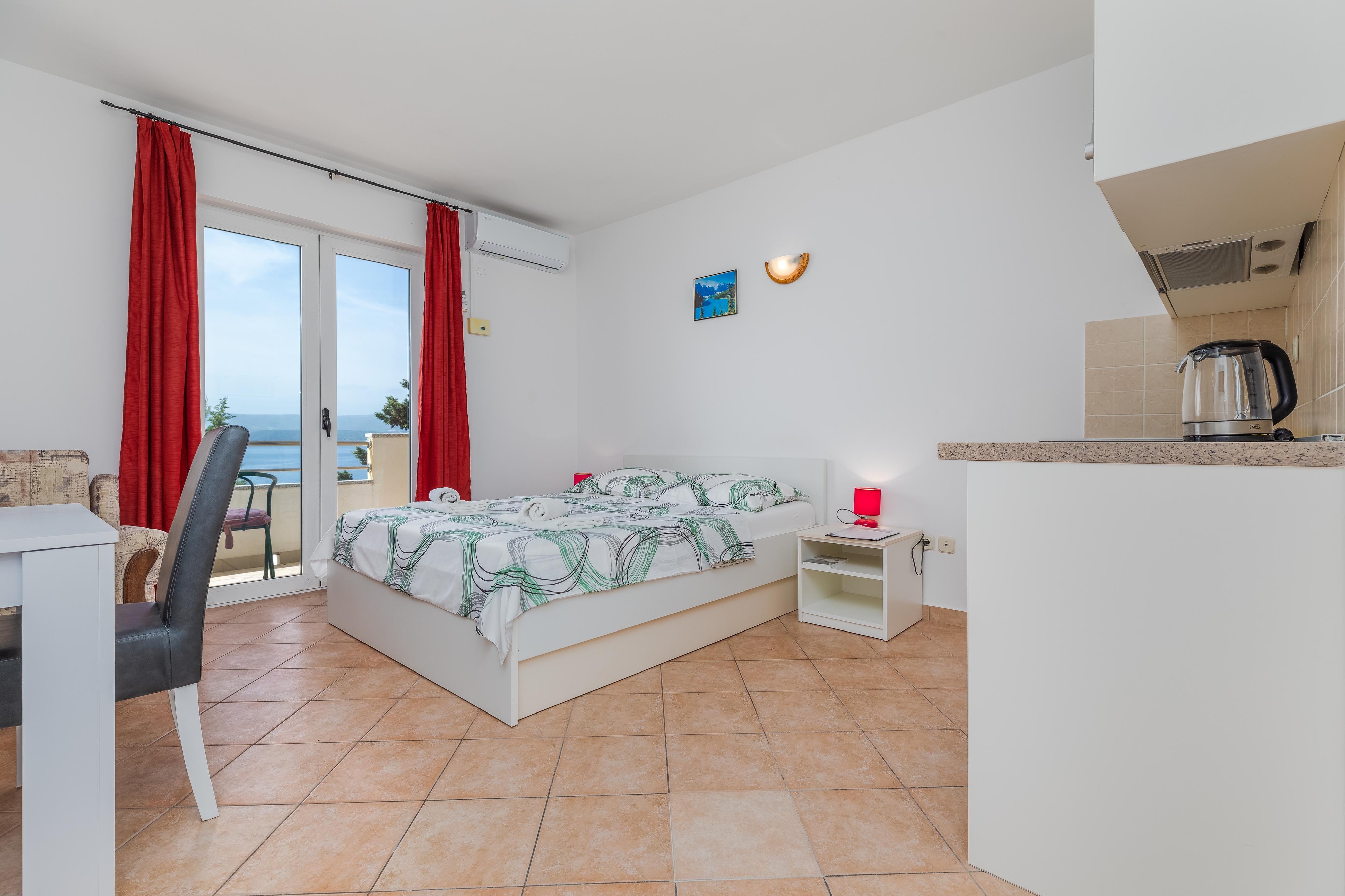 Studio flat with balcony and sea view Lokva Rogoznica, Omiš (AS-23105-a)