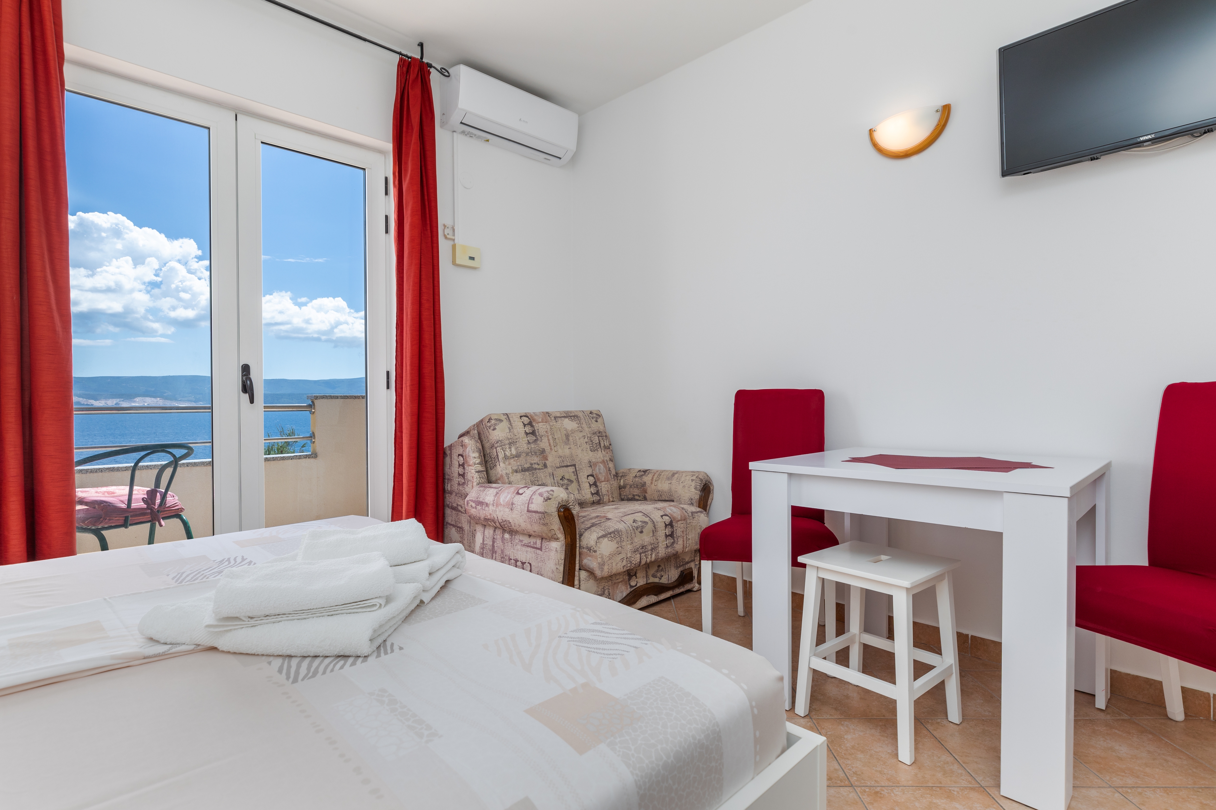 Studio flat with balcony and sea view Lokva Rogoznica, Omiš (AS-23105-d) Studio flat with balcony and sea view Lokva Rogoznica, Omiš (AS-23105-d)