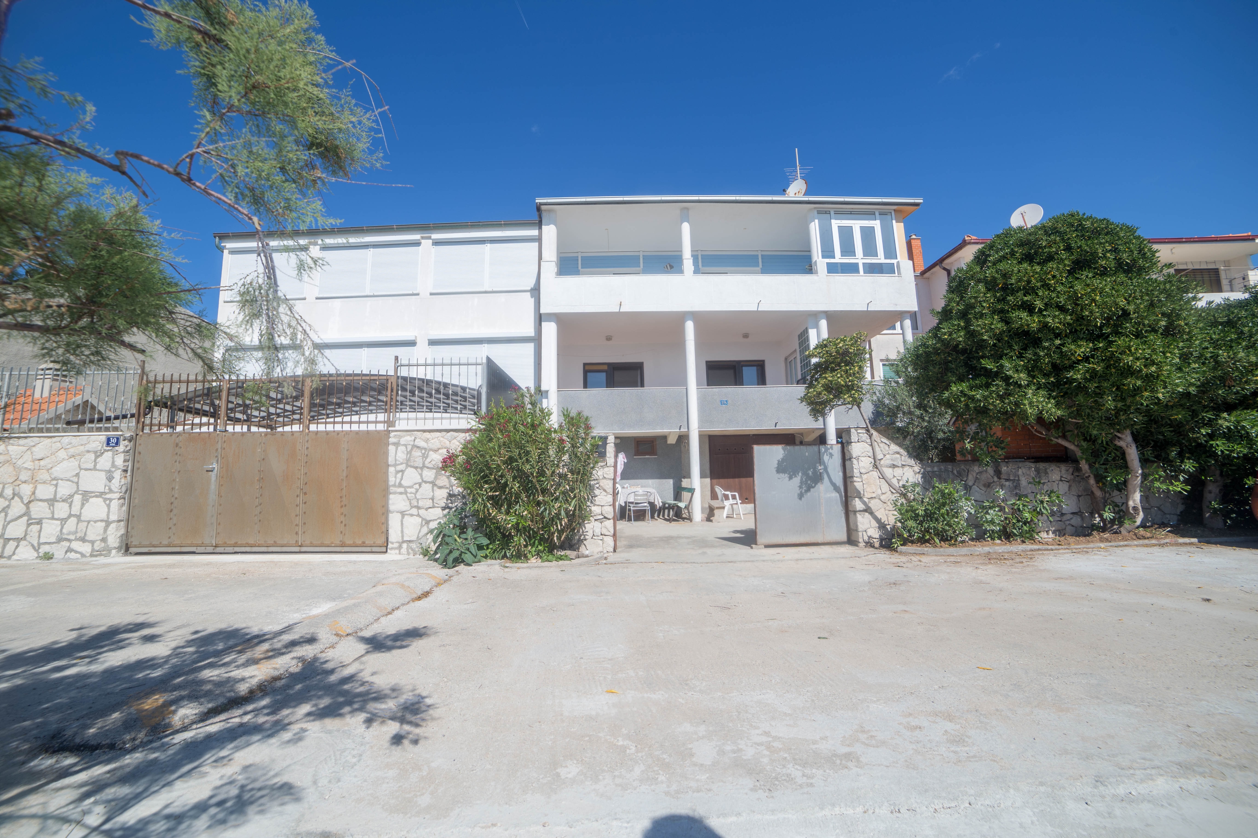 Two bedroom apartment near beach Bušinci, Čiovo (A-23112-a)