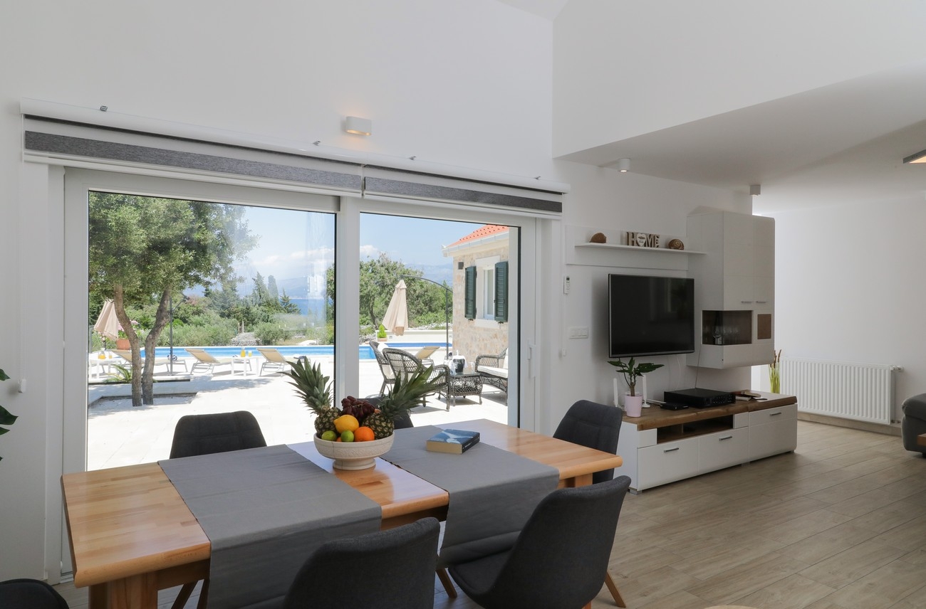 Three bedroom house with terrace and sea view Supetar, Brač  K