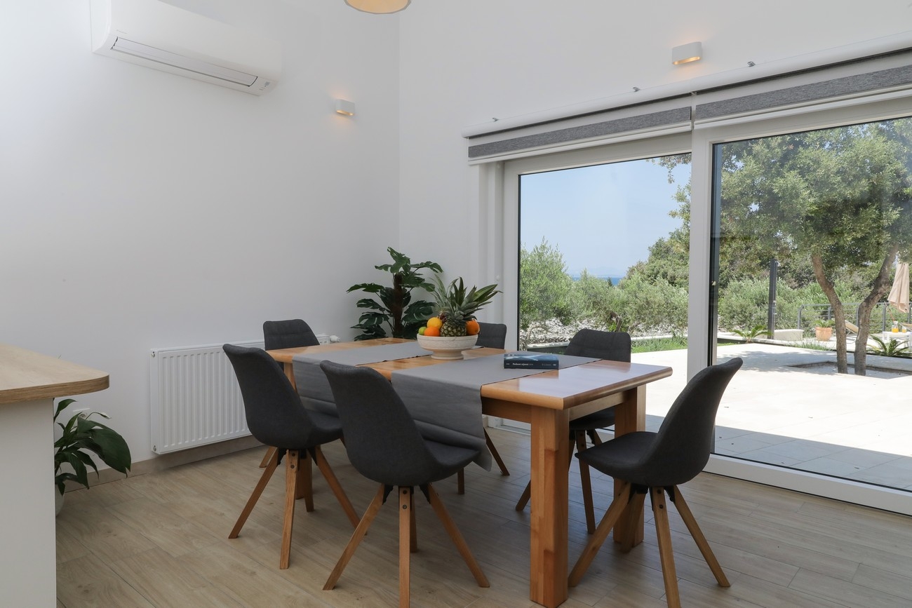 Three bedroom house with terrace and sea view Supetar, Brač  K