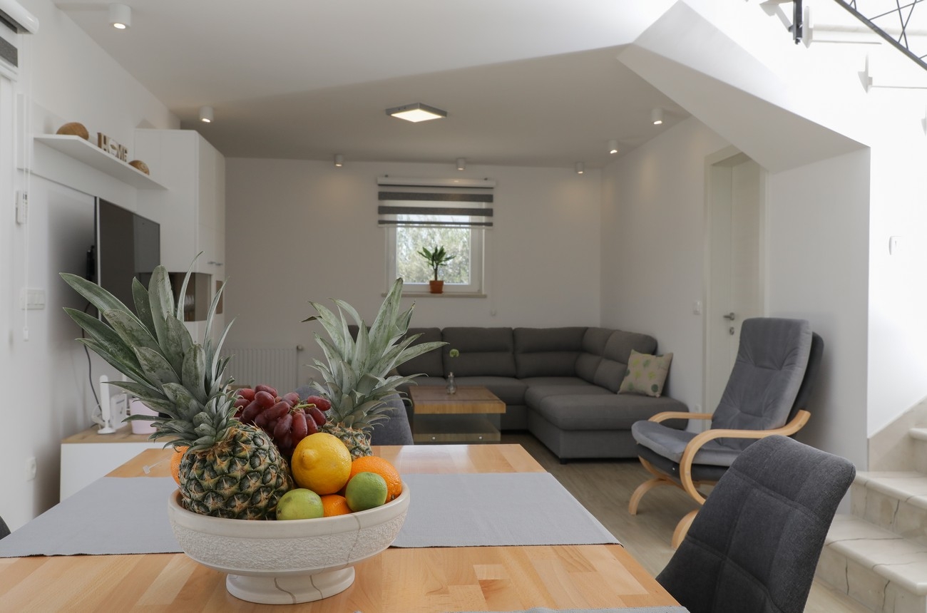 Three bedroom house with terrace and sea view Supetar, Brač  K