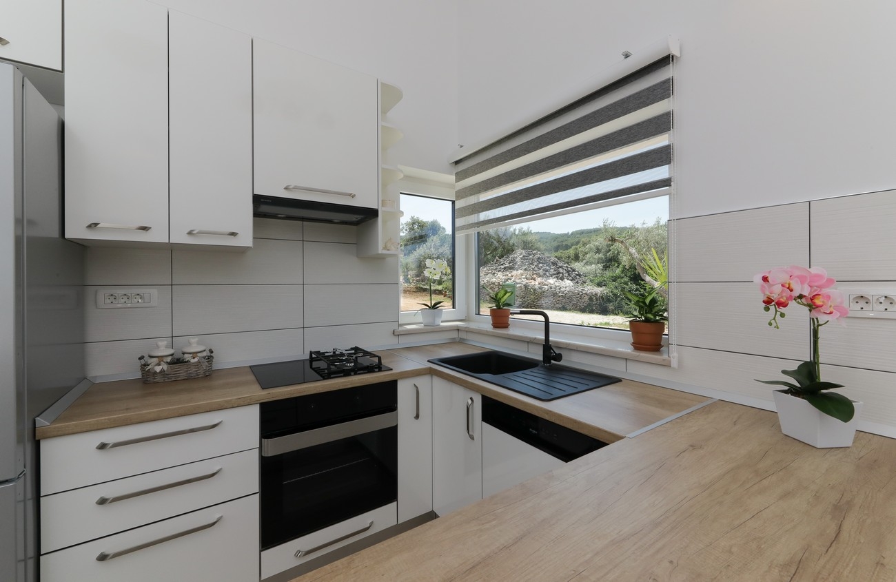Three bedroom house with terrace and sea view Supetar, Brač  K