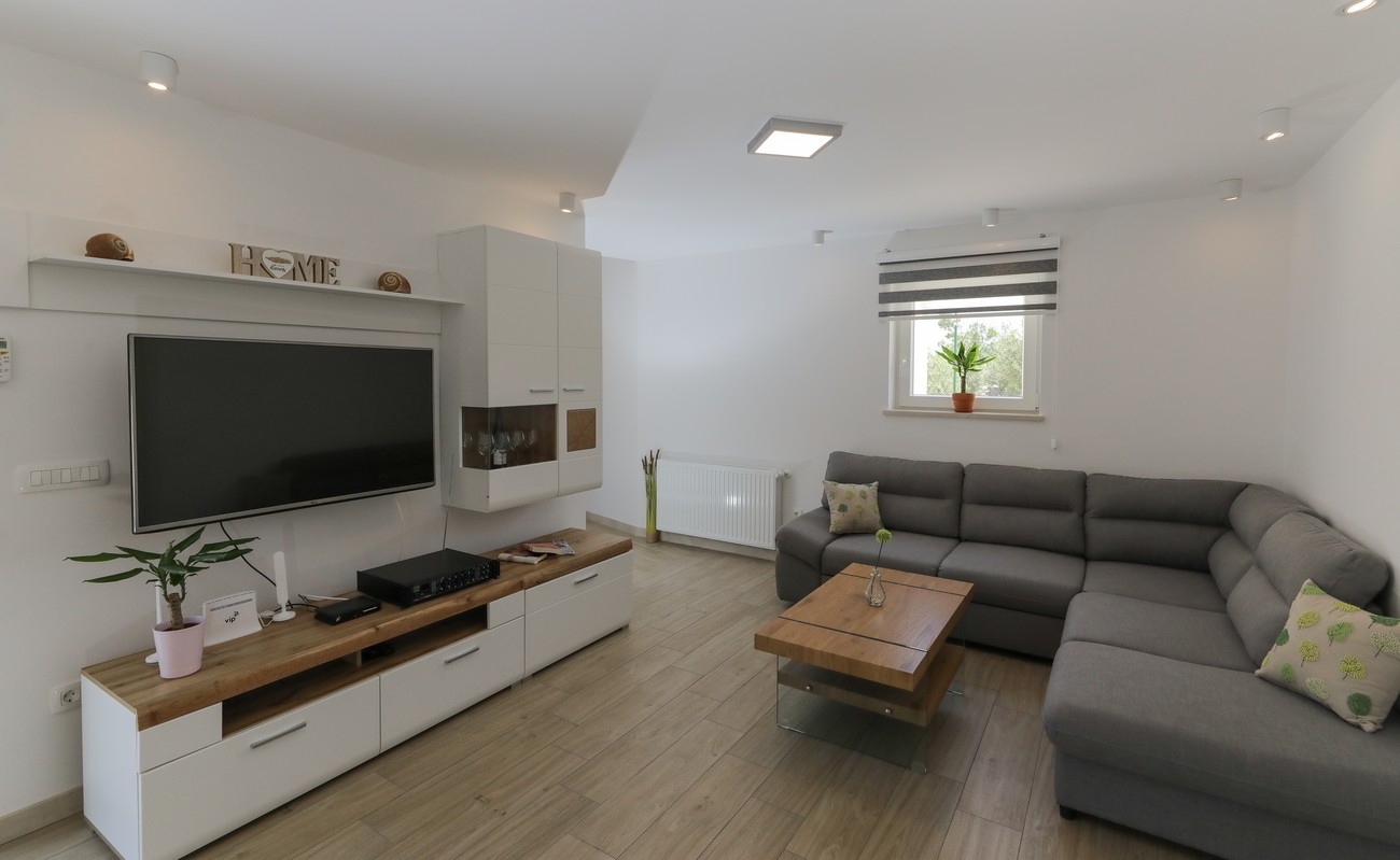 Three bedroom house with terrace and sea view Supetar, Brač  K