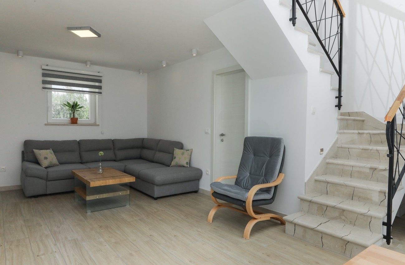 Three bedroom house with terrace and sea view Supetar, Brač  K