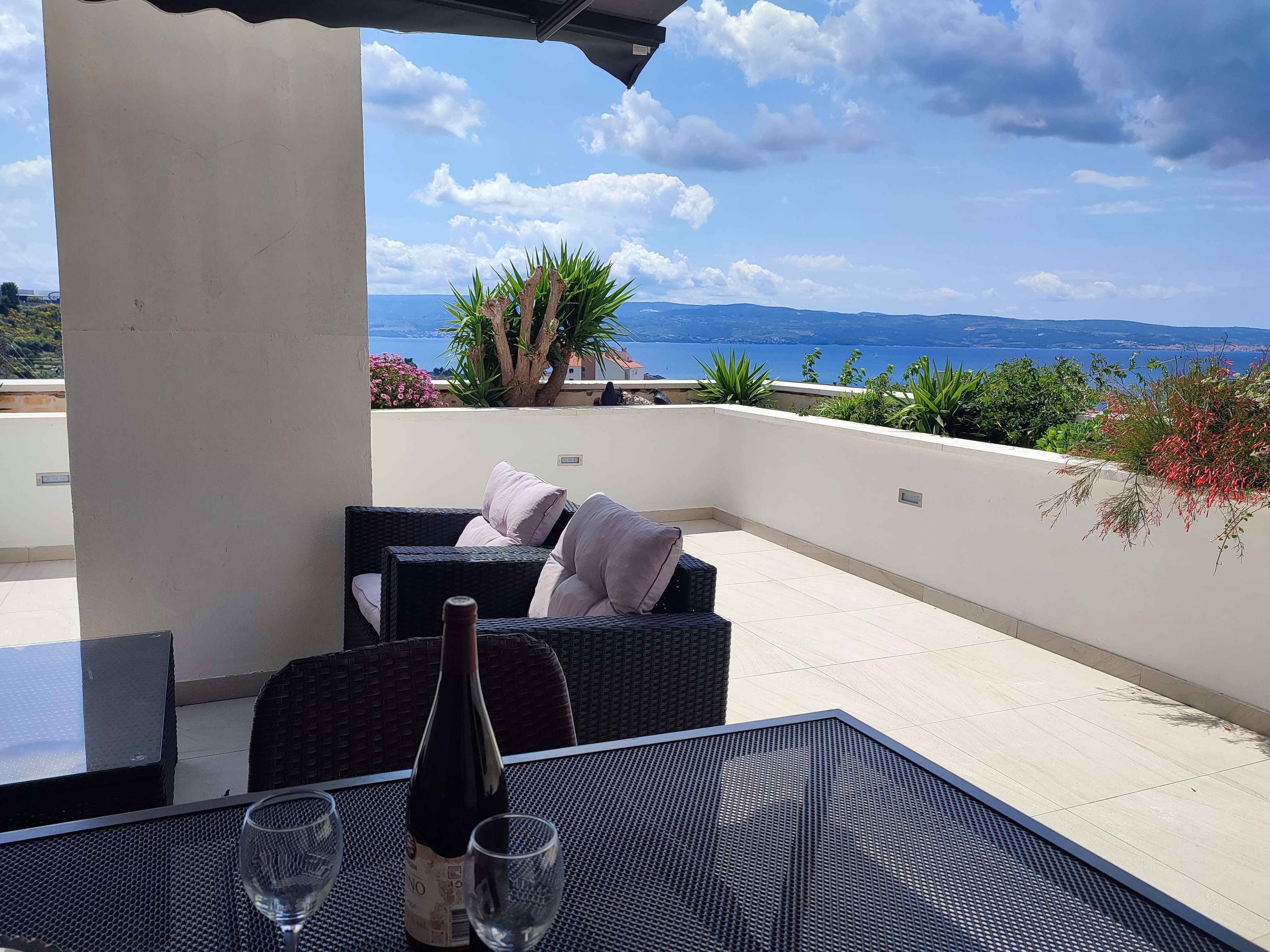 Three bedroom apartment with terrace and sea view Dugi Rat, Omiš  A-a
