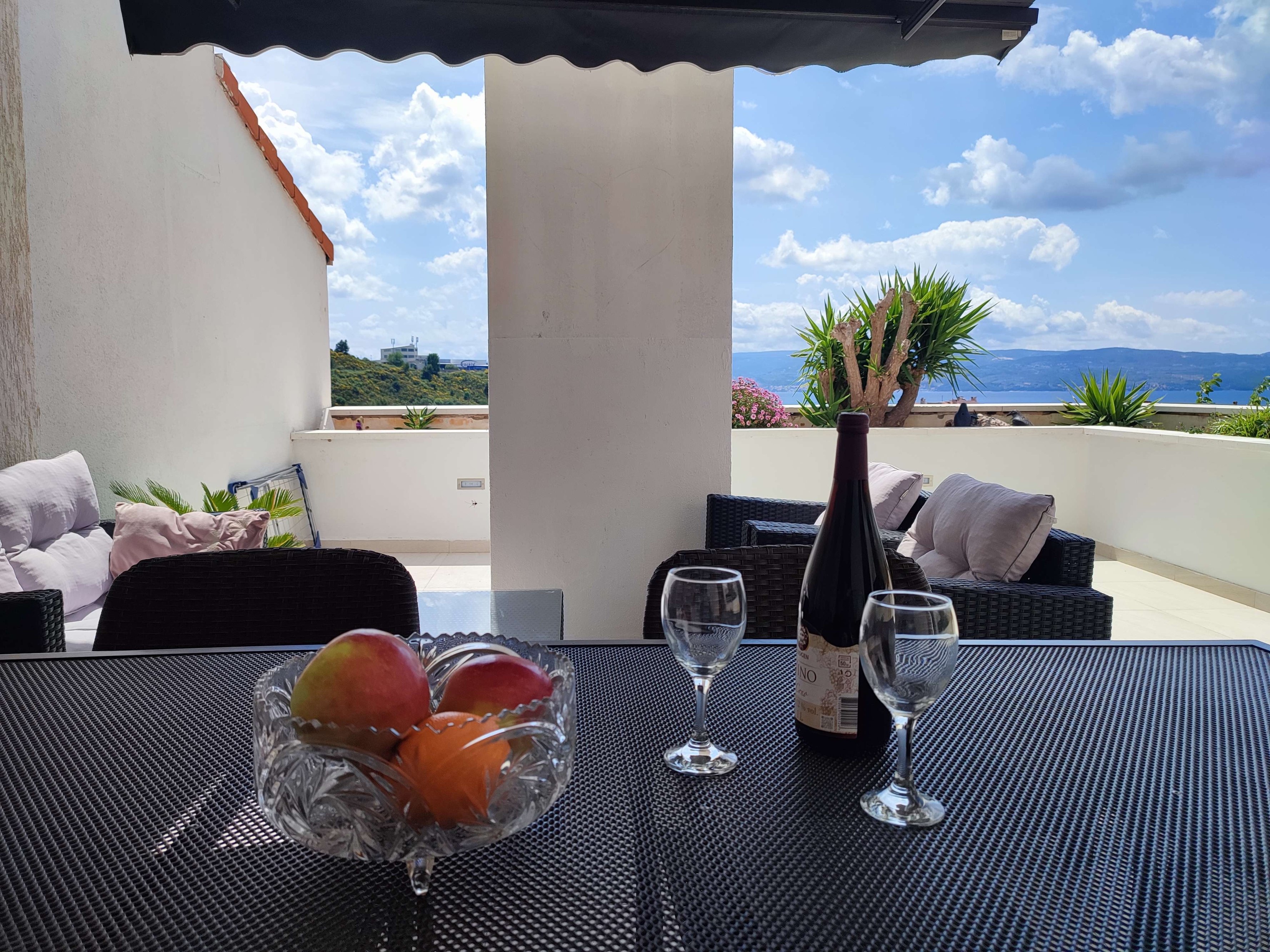 Three bedroom apartment with terrace and sea view Dugi Rat, Omiš (A-23115-a) Three bedroom apartment with terrace and sea view Dugi Rat, Omiš (A-23115-a)