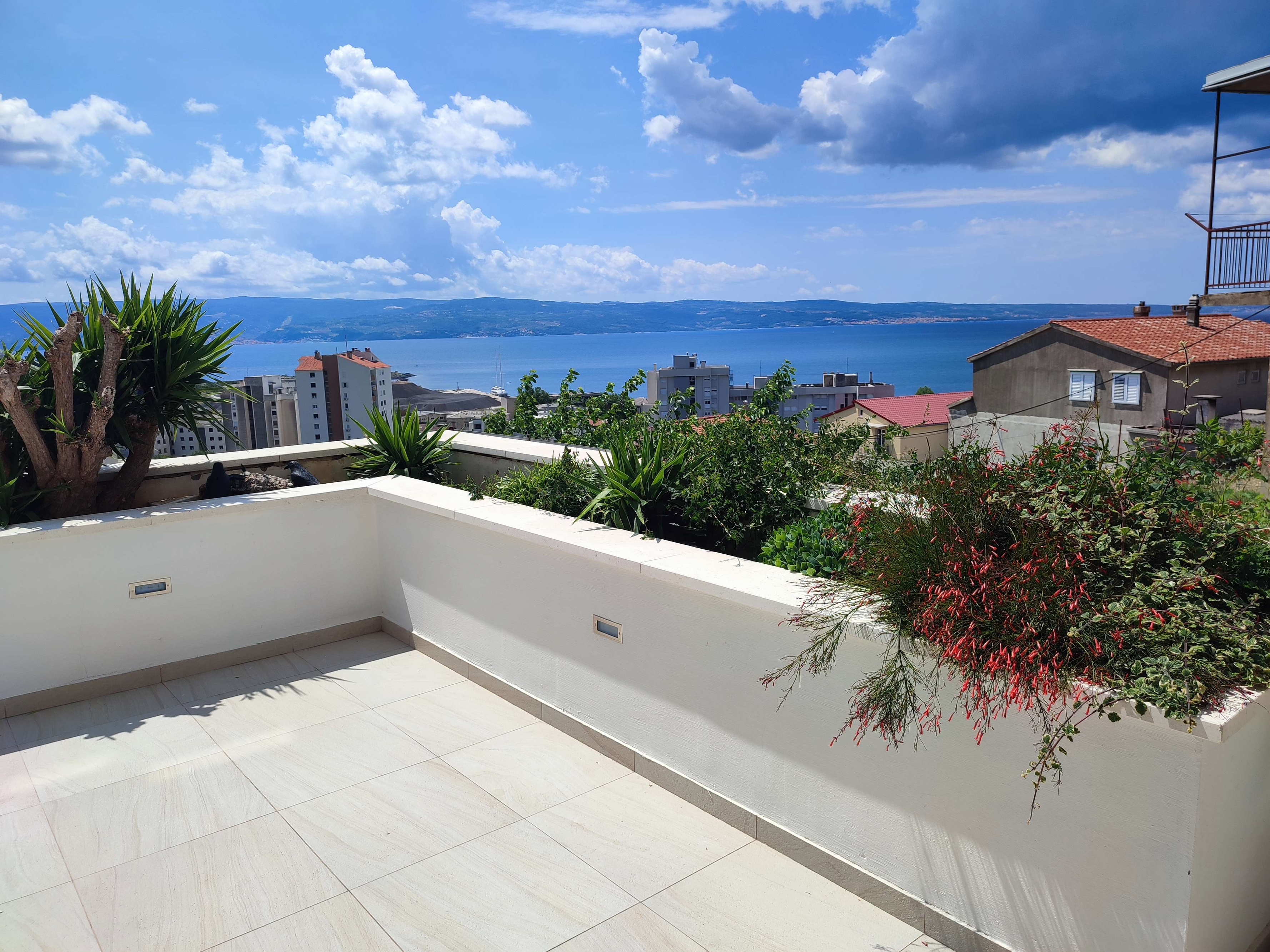 Three bedroom apartment with terrace and sea view Dugi Rat, Omiš  A-a